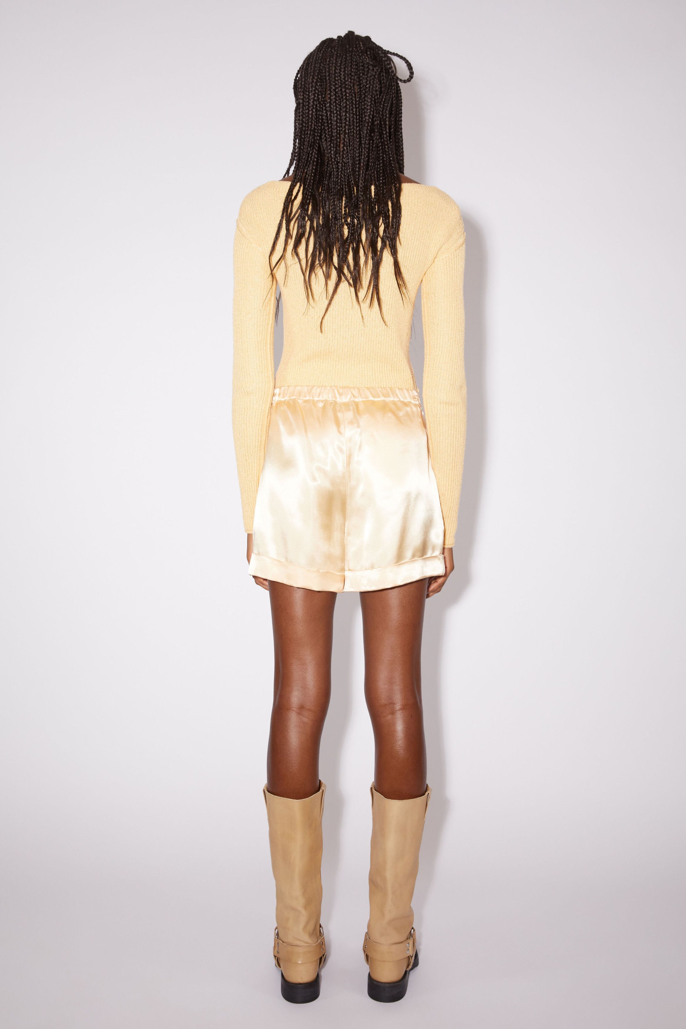 Acne Studios o1y0725 Short in Beige Size 27" / US 4 / IT 40 - 4 Thumbnail