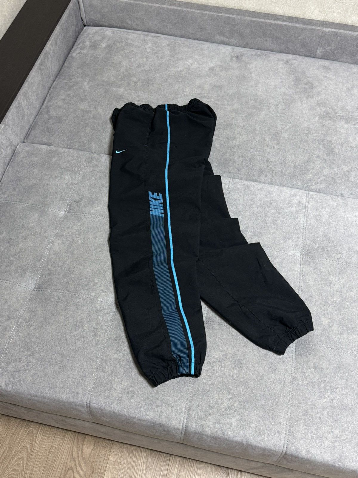 Nike Vintage Nike Nylon Baggy Pants Black Sweatpants Men’s Size S Size US 30 / EU 46 - 1 Thumbnail