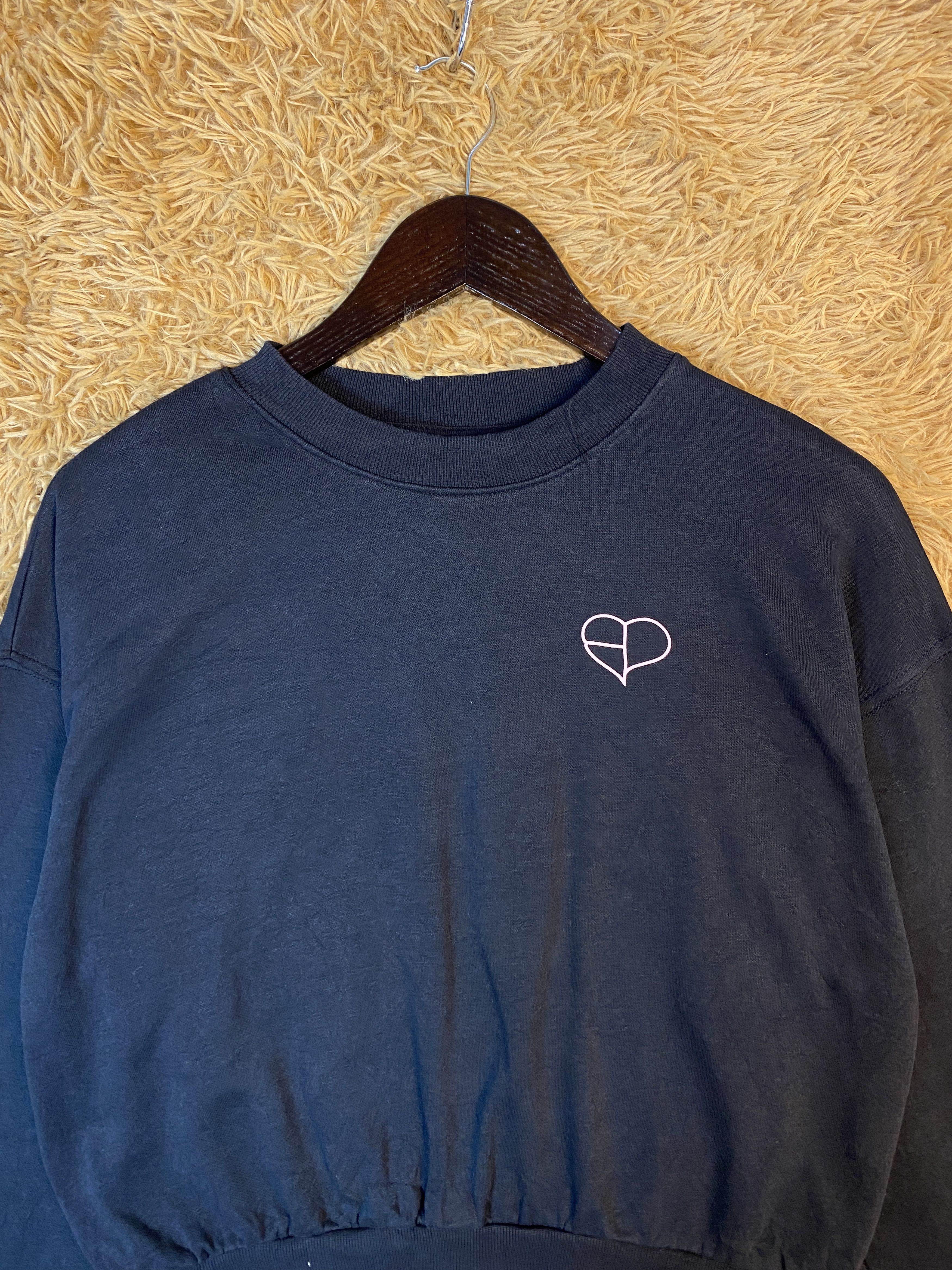 Band Tees H&M Divided Black Pink Crop Top Sweatshirts PS0405 Size US M / EU 48-50 / 2 - 2 Thumbnail