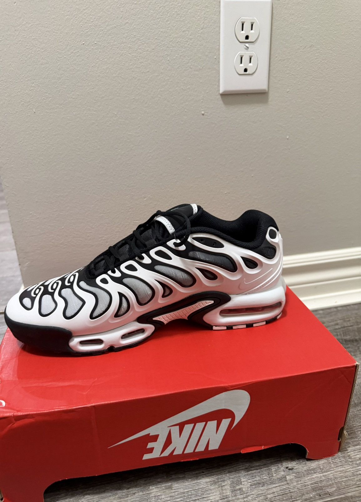 Nike Nike airmax tn plus drift panda Size US 11 / EU 44 - 8 Thumbnail