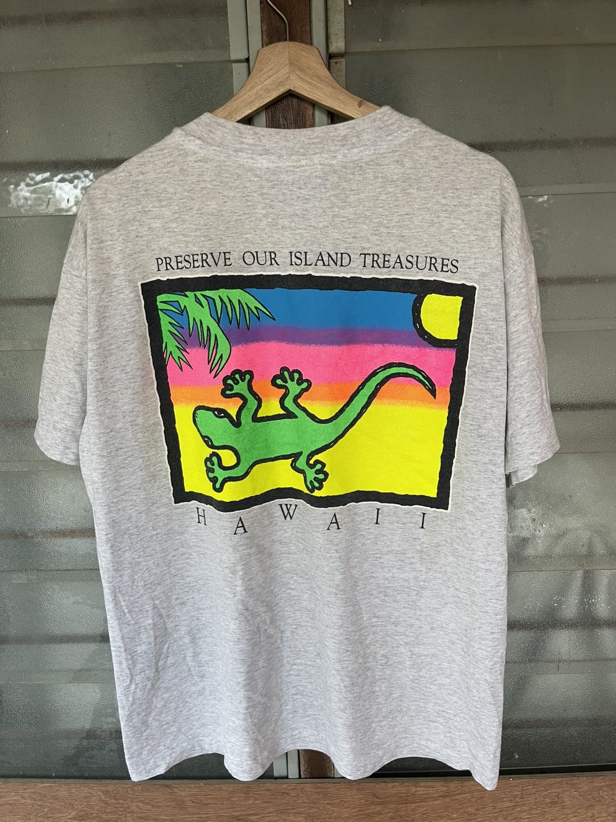 Vintage Vintage 80's Hanes Beefy-T Gecko Hawaii Shirt Tee Size US L / EU 52-54 / 3 - 6 Thumbnail