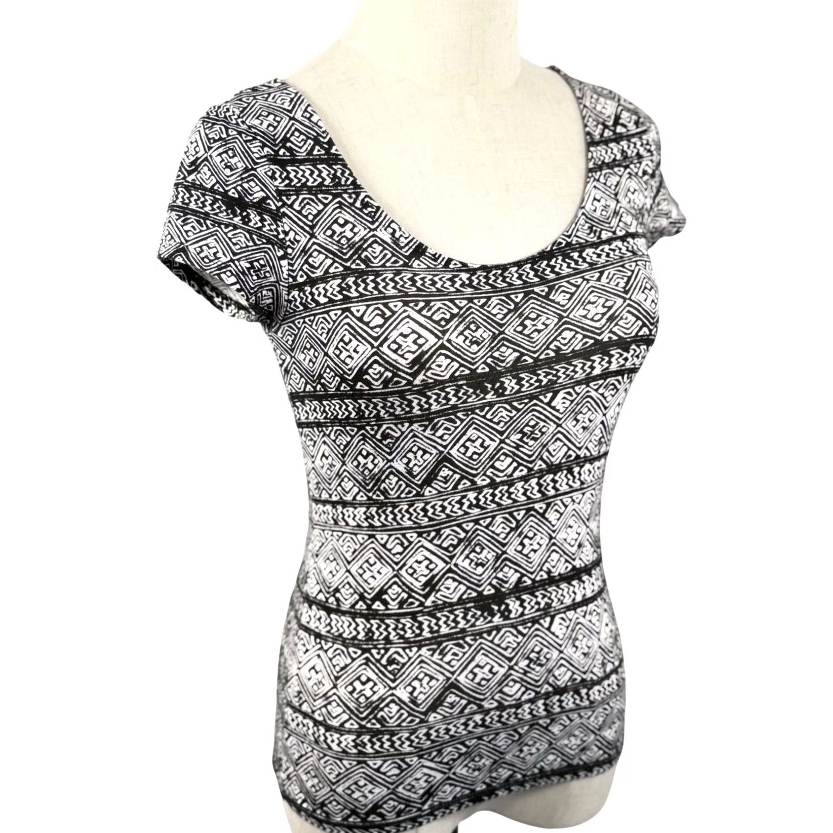 Aeropostale Aeropostale Top XS Boho Indie Festival Y2K Retro Grunge Tribal Strappy Back EUC Size XS / US 0-2 / IT 36-38 - 4 Thumbnail