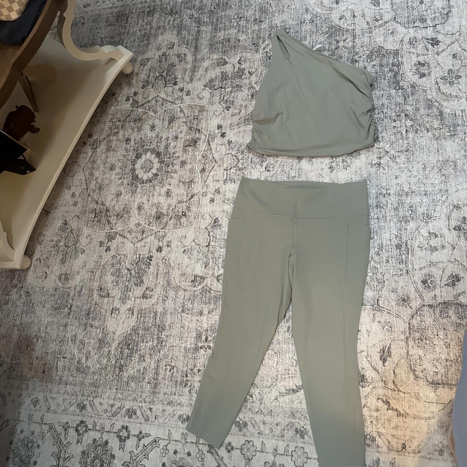 Designer Athleta Green Women's Set – Top, Legging and Cardigan Size ONE SIZE - 3 Thumbnail