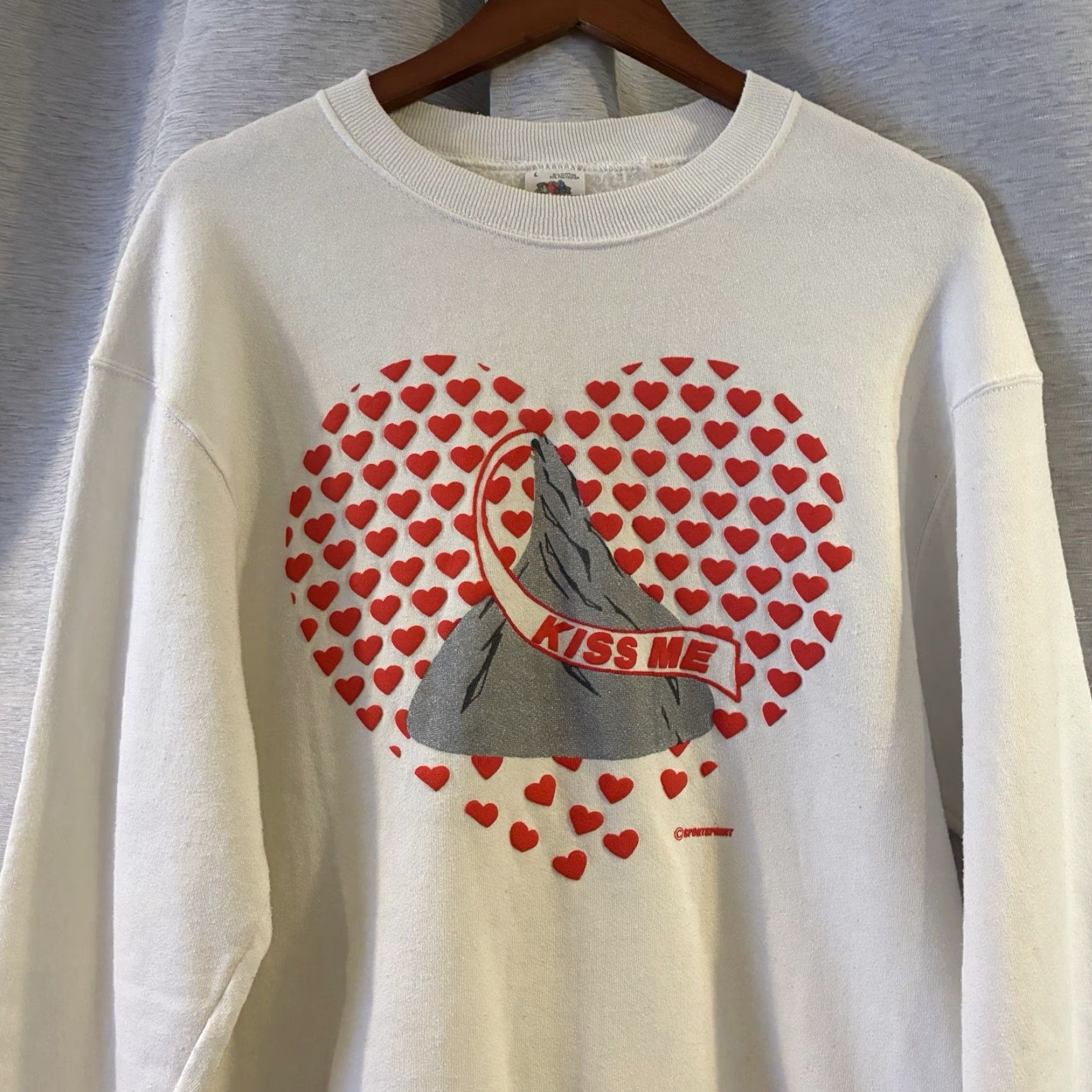 Fruit Of The Loom VINTAGE Kiss Me Heart 90s Crewneck Sweater Fruit of the Loom Women Large White Pullover Cotton Polyester Hearts Size L / US 10 / IT 46 - 3 Thumbnail