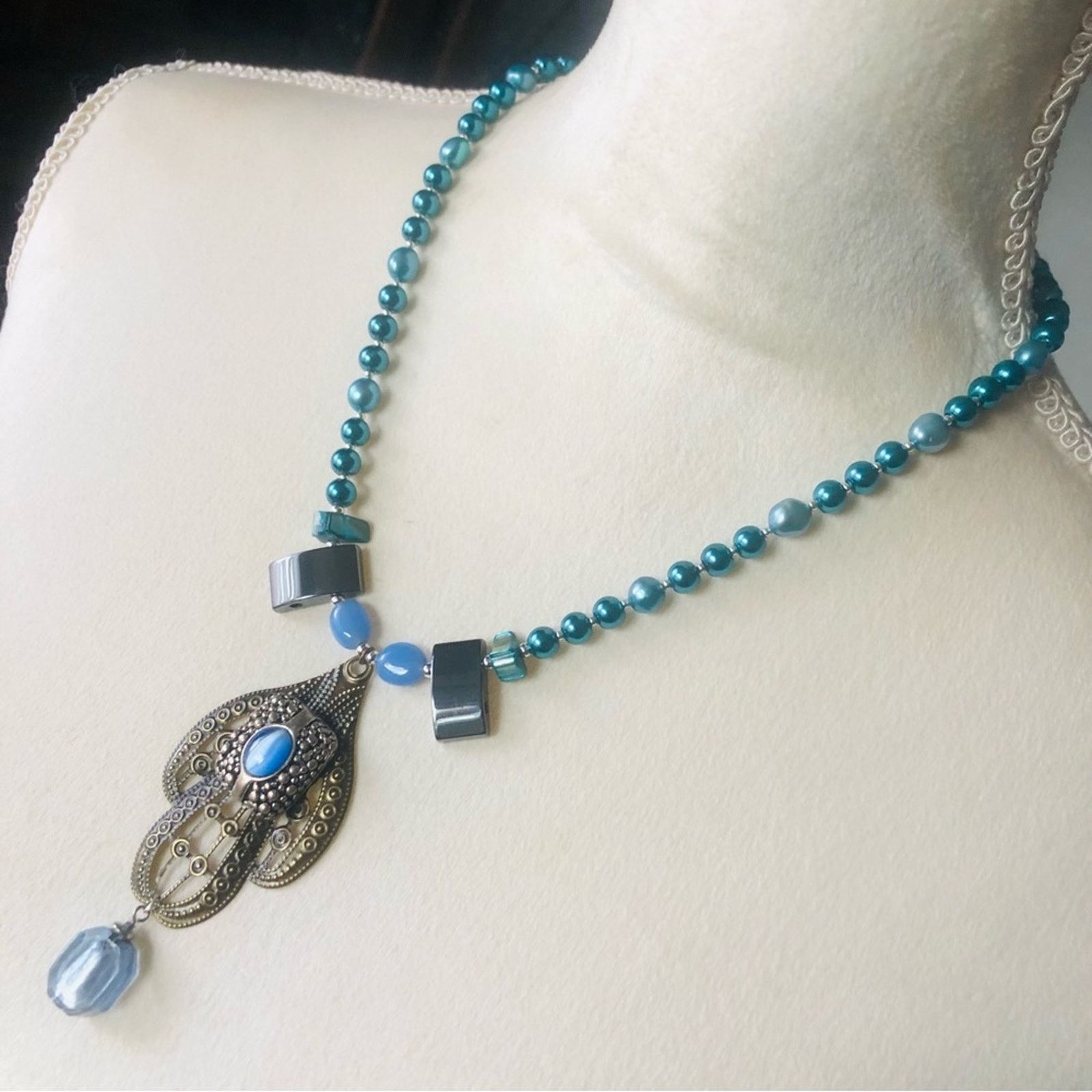 Handmade Handcrafted repurpose peacock freshwater Pearl necklace Size ONE SIZE - 4 Thumbnail