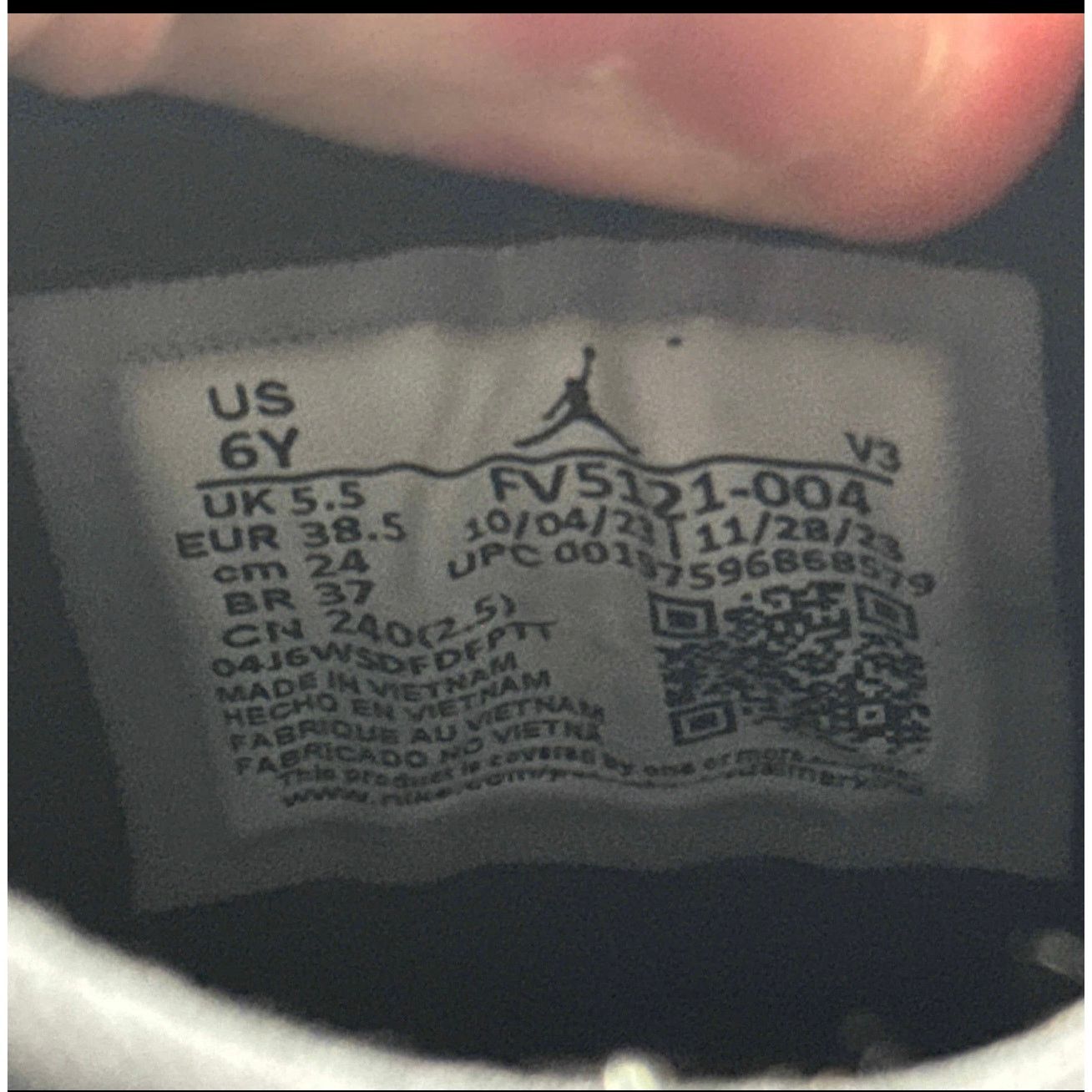 Jordan Brand × Nike Size 6 Nike Air Jordan 11 Retro Low GS Space Jam Men's Shoes Size US 6 / EU 39 - 7 Thumbnail