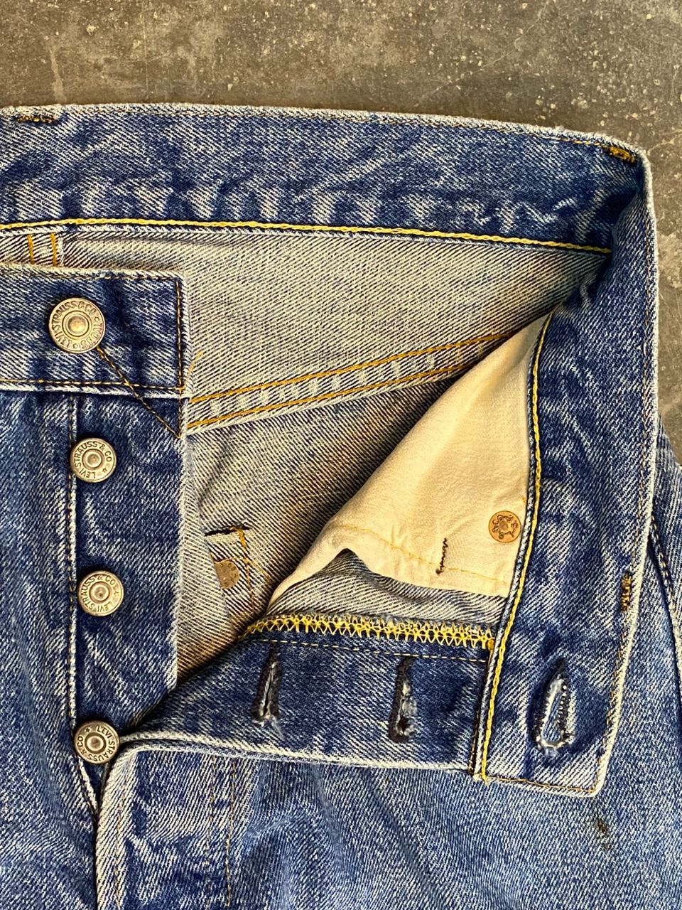 Levi's VINTAGE LEVIS 501 90S BUTTON 555 SELVEDGE PANTS Size US 29 - 10 Thumbnail