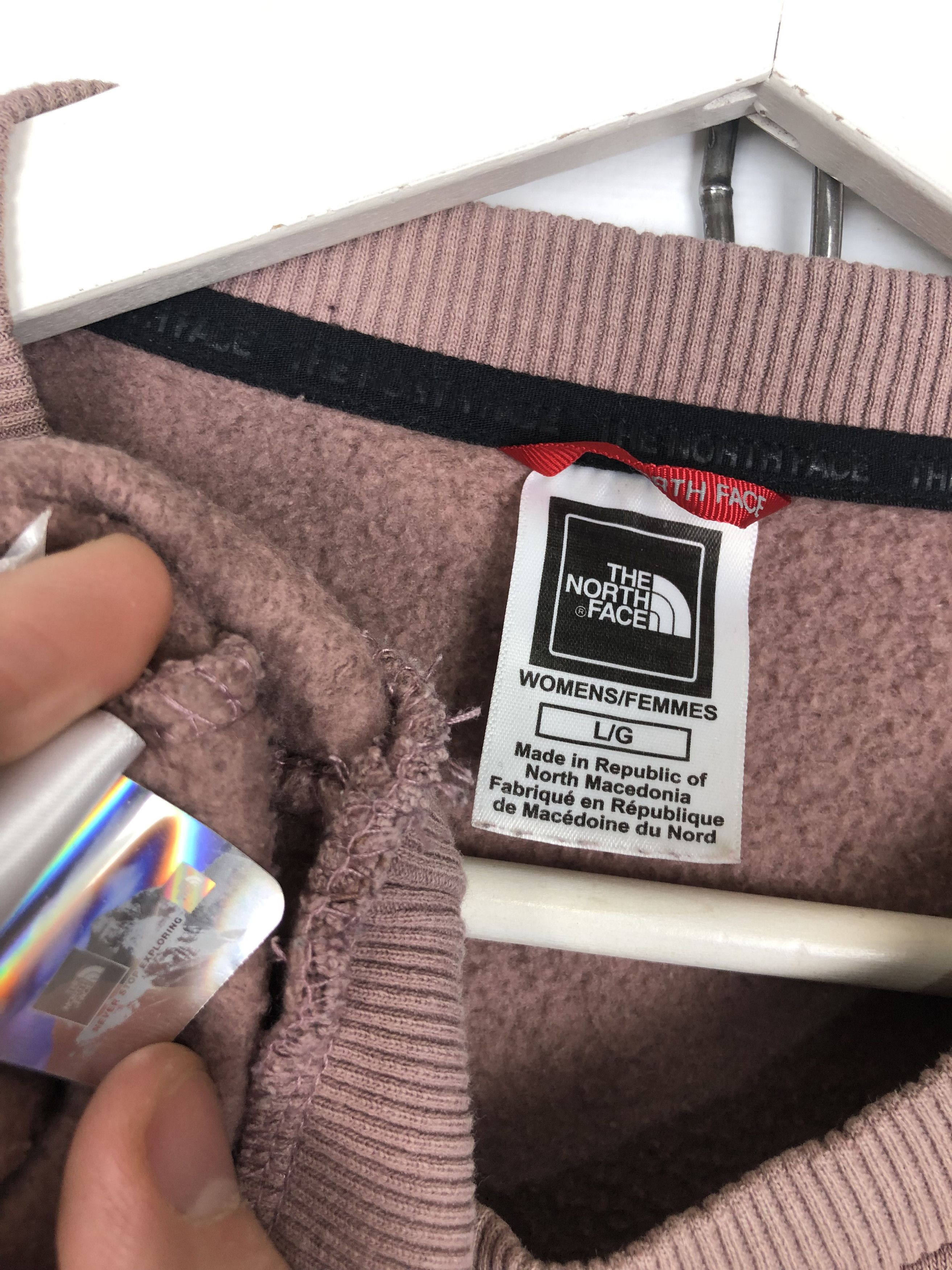 The North Face The North Face Sweatshirt Center Logo Crewneck size L Size L / US 10 / IT 46 - 10 Thumbnail