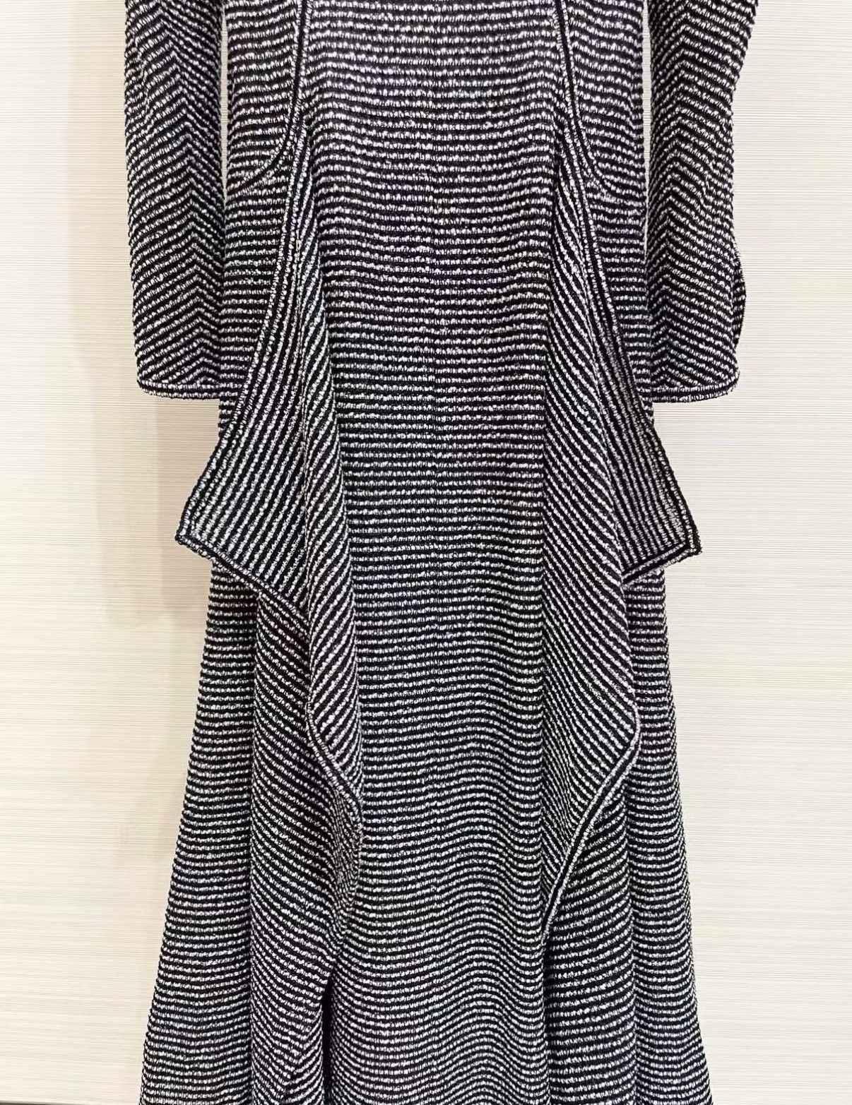 Chanel Chanel Classic Grey Tweed Long Coat J33 Size XXS / US 00 / IT 34 - 6 Thumbnail