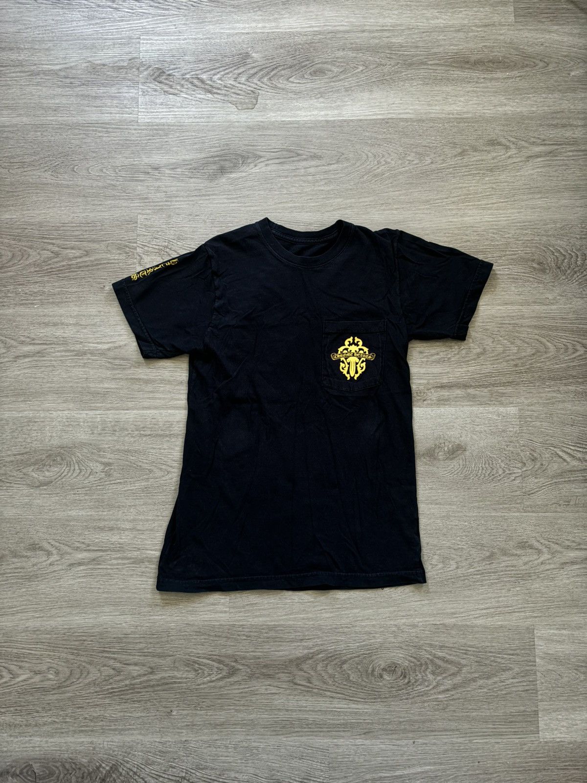 Chrome Hearts ꜱᴏʟᴅ Chrome Hearts Yellow Dagger T Shirt Size US S / EU 44-46 / 1 - 1 Thumbnail