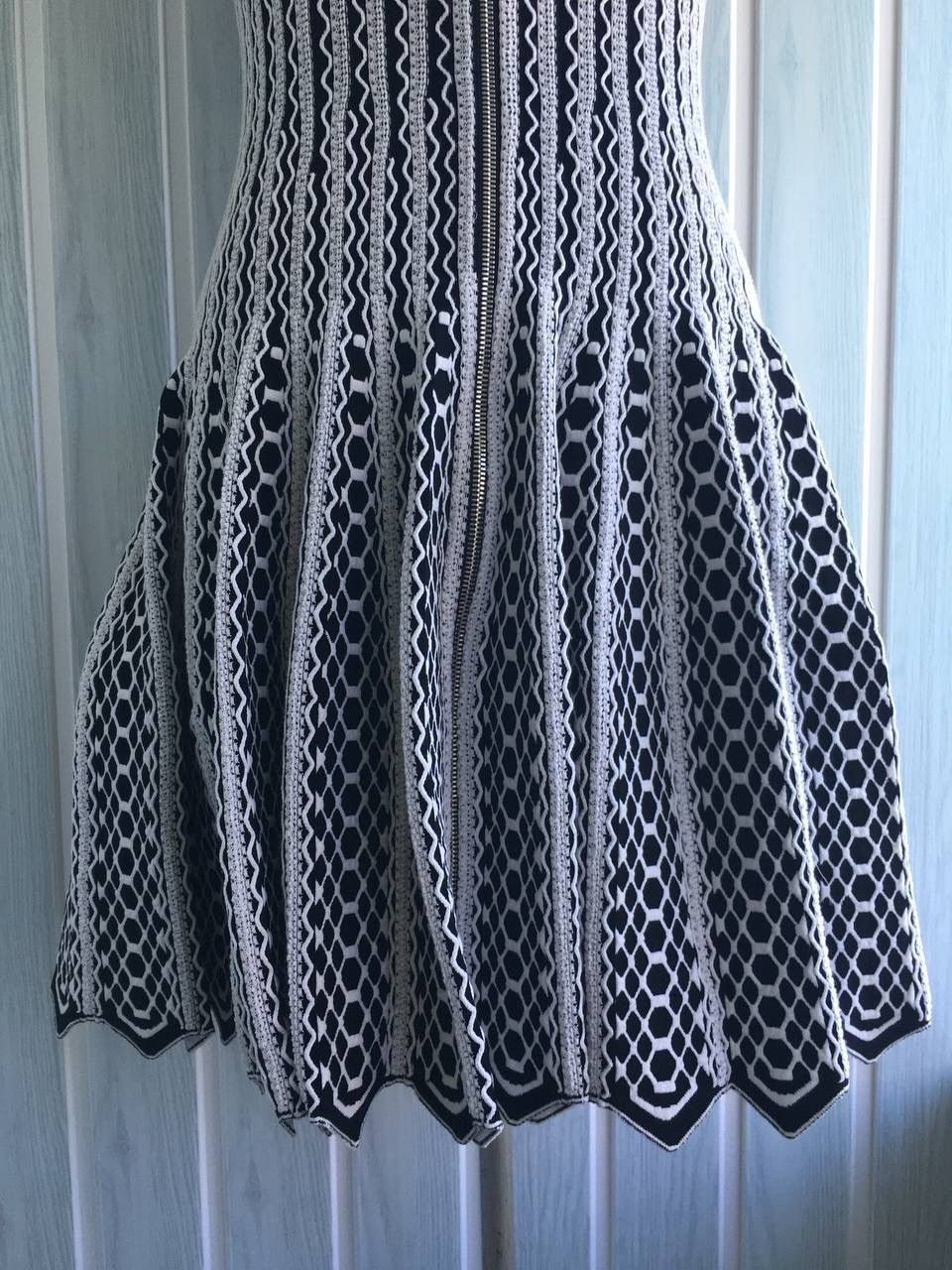 Alaia Alaïa Pleated Multicolor Short Sleeve Tall Viscose Zip Dress Size M / US 6-8 / IT 42-44 - 4 Thumbnail