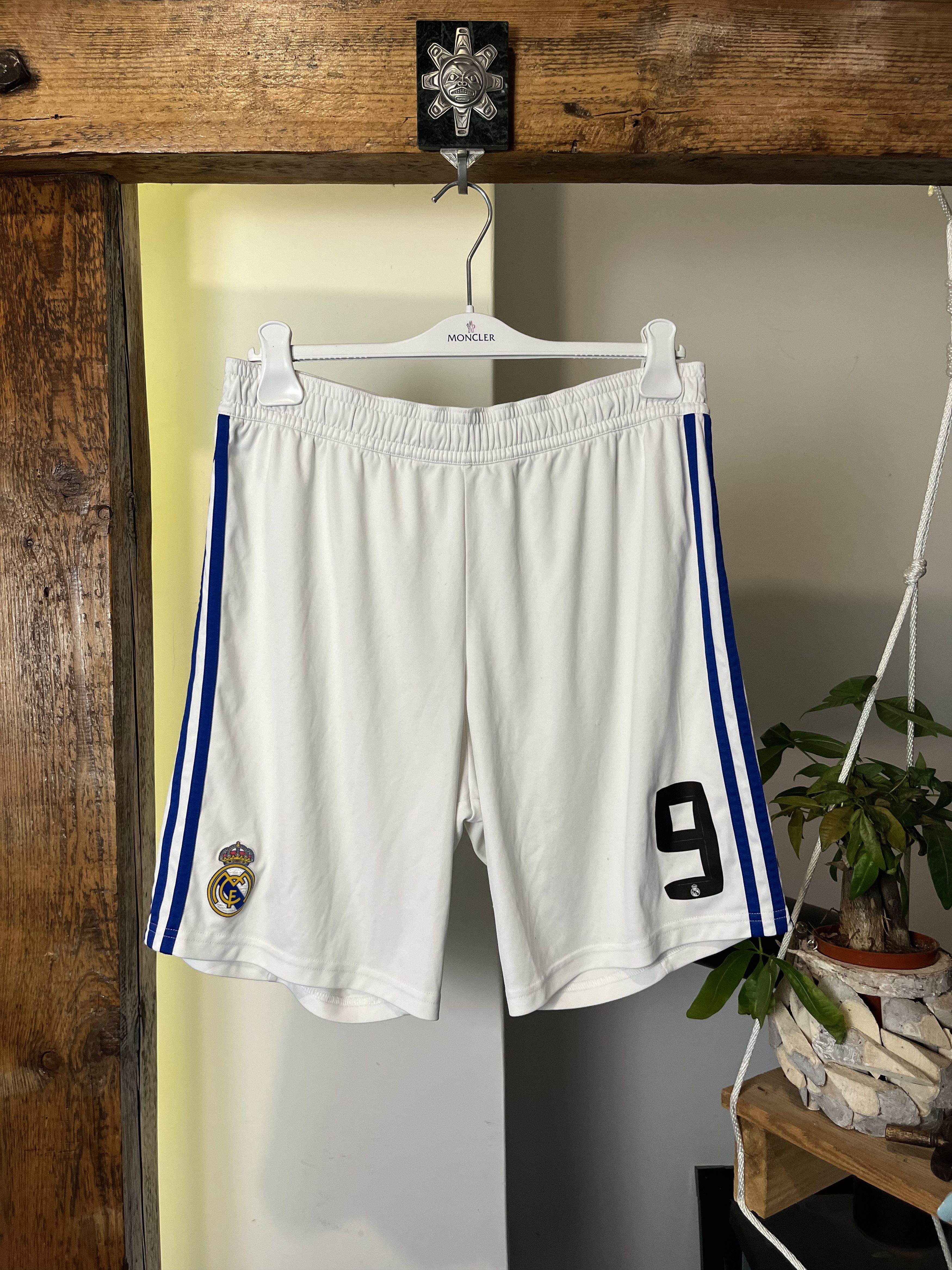 Adidas Adidas Real Madrid 2009/2010 Cristiano Ronaldo Debut Season Size US 32 / EU 48 - 2 Thumbnail