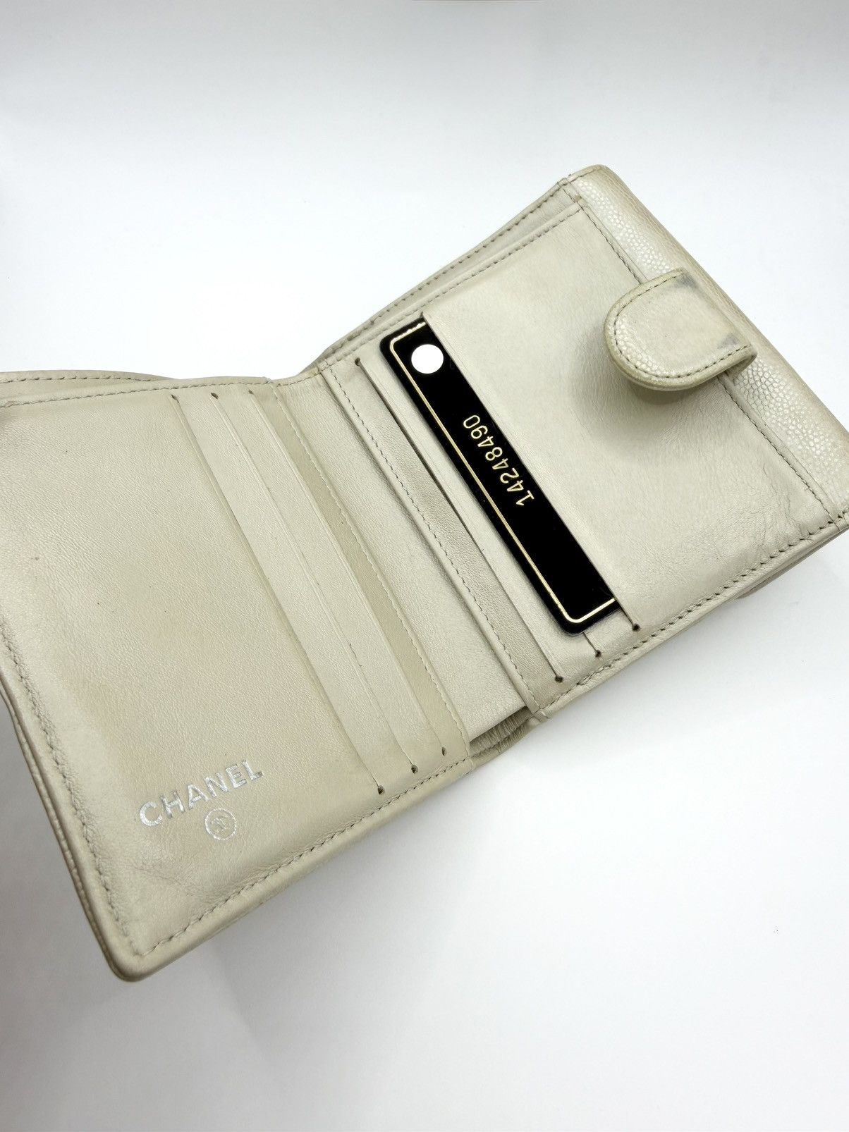 Chanel 2000s Chanel Pearl Silver ‘CC’ Caviar Leather Bifold Wallet Size ONE SIZE - 3 Thumbnail