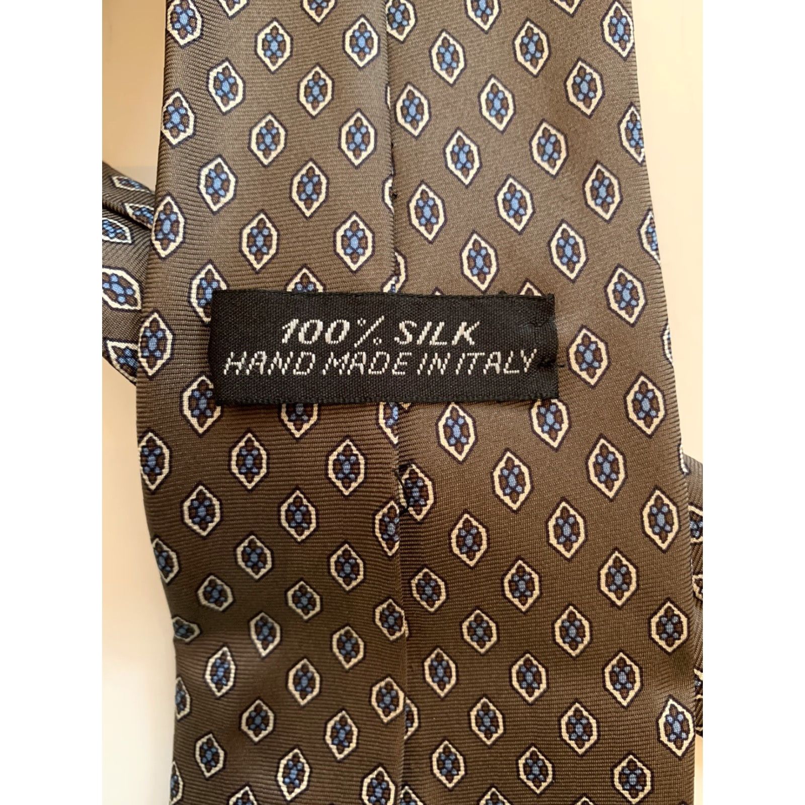 Vintage Men's Silk Necktie Regular Length Gray with Blue Diamond Pattern Geometric Tie Size ONE SIZE - 3 Thumbnail