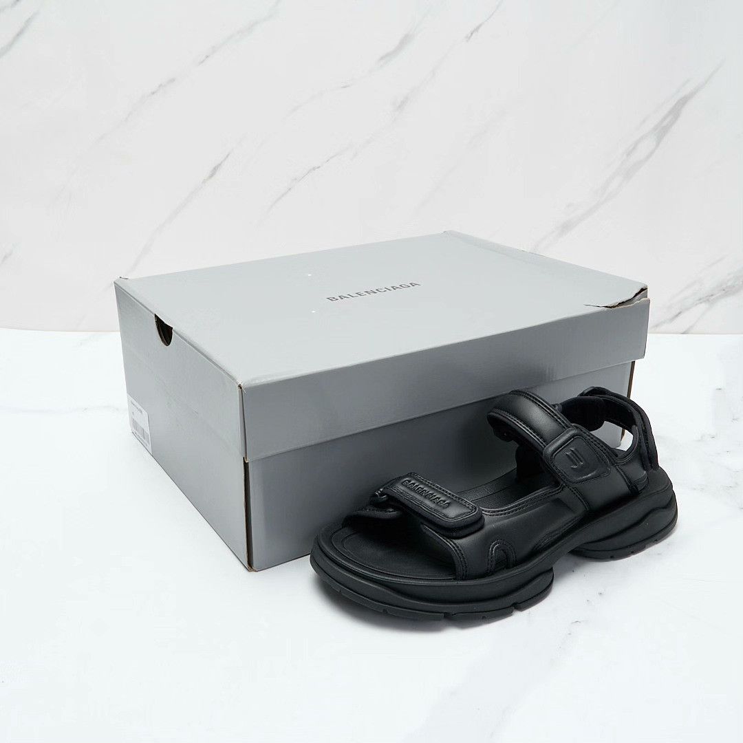 Balenciaga Balenciaga Women's Embossed Beach Sandals Size US 6 / IT 36 - 1 Thumbnail
