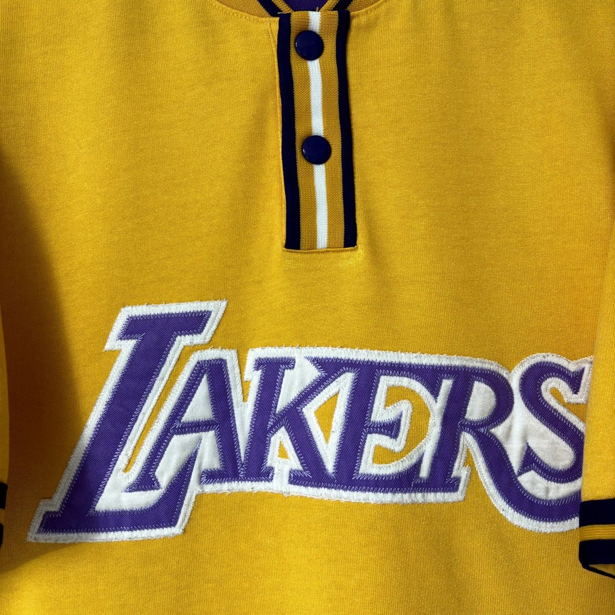 NBA × Vintage 90s LA Lakers Vintage Champion Shooting Jersey Tee Shirt Top Size US S / EU 44-46 / 1 - 3 Thumbnail