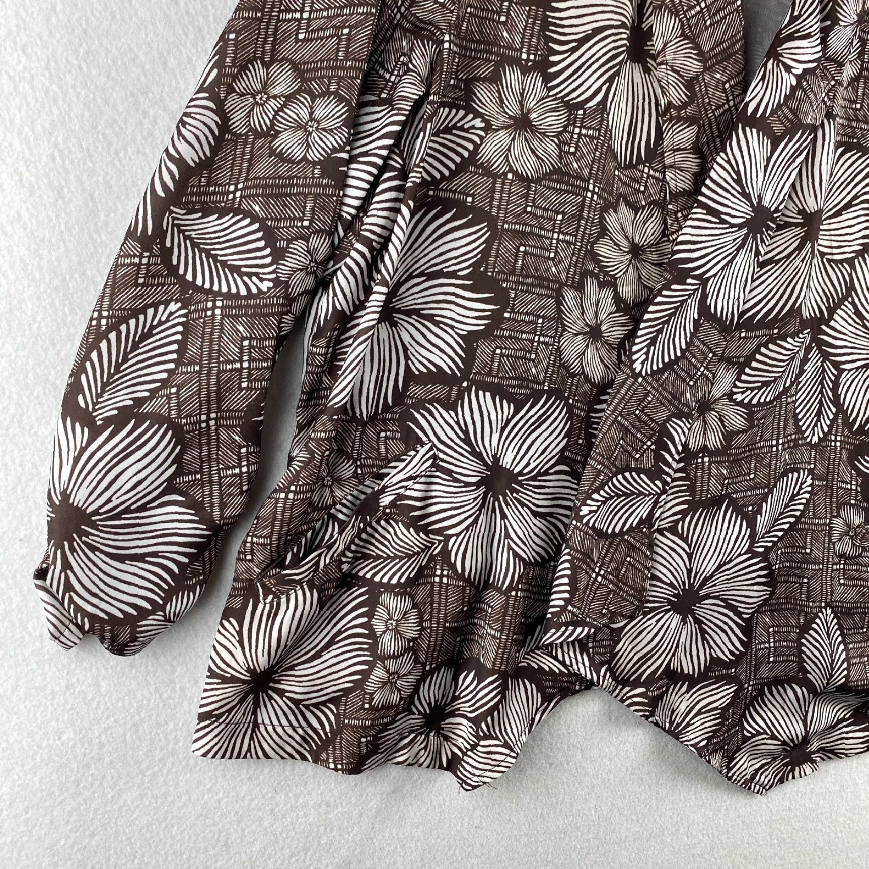 Vintage Chicos Cardigan Open Front Womens Brown Hawaiian Floral Pattern Shirt Theme 3 Size Womens Size XS / US 0-2 / IT 36-38 - 5 Thumbnail