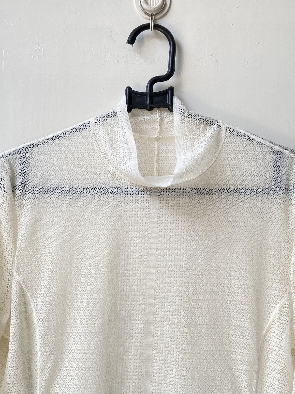 Uniqlo UNIQLO White Mesh T-shirt Size US XS / EU 42 / 0 - 3 Thumbnail