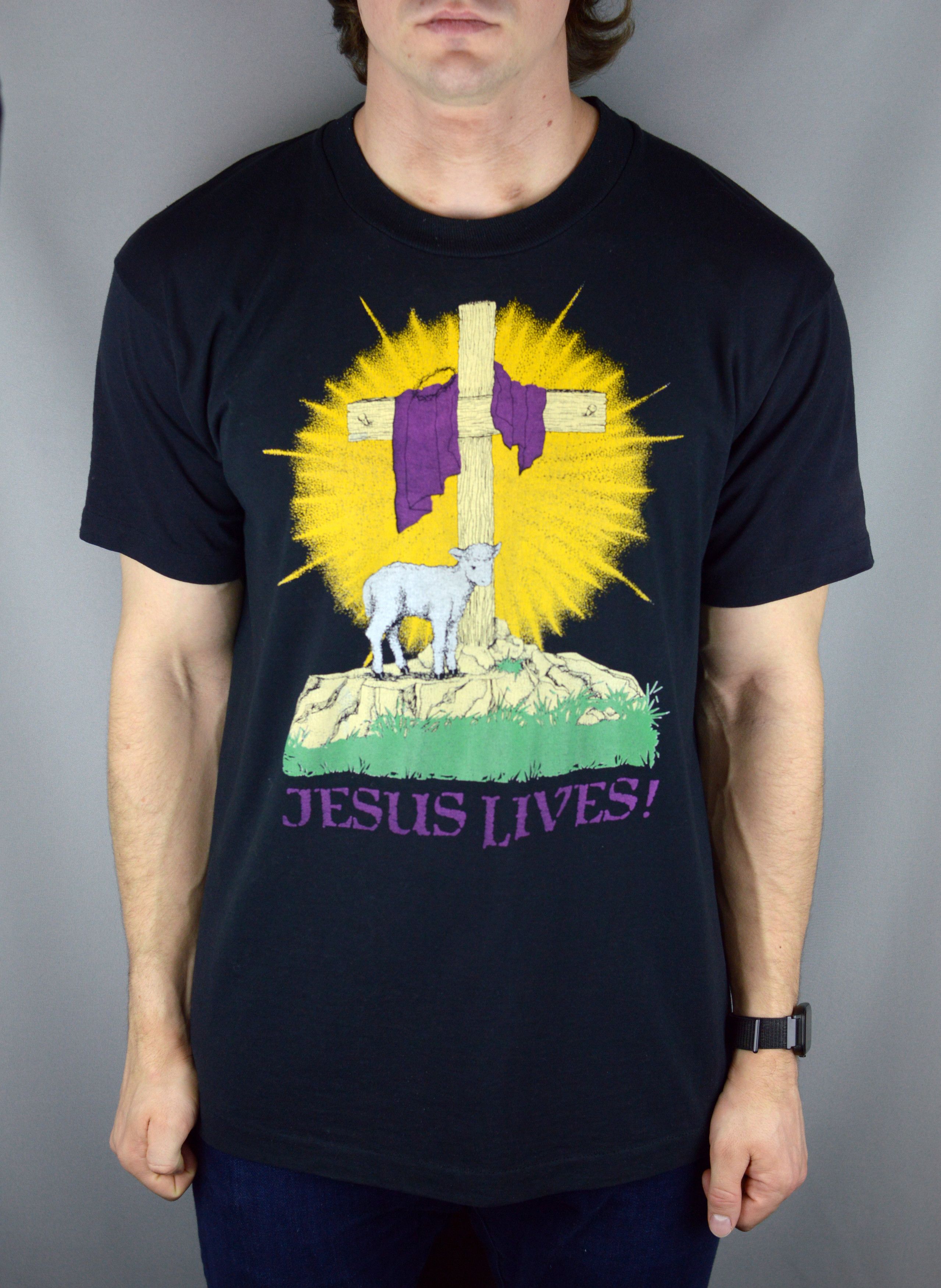 Vintage Vintage Jesus lives 90s t shirt Size US XL / EU 56 / 4 - 1 Thumbnail
