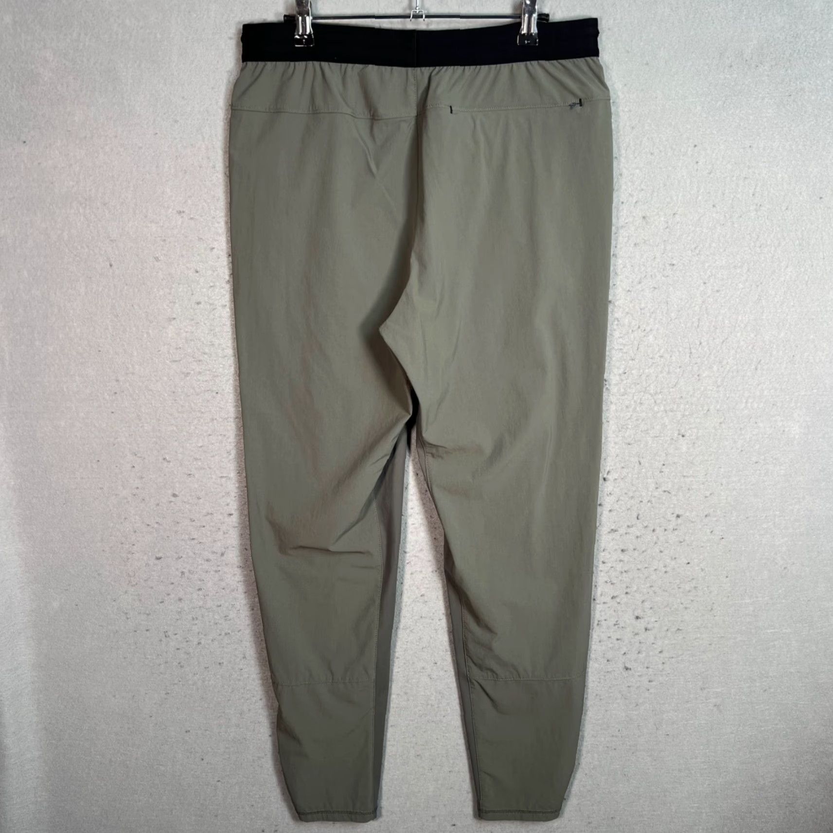 Everlane VINTAGE Everlane Womens Sweatpants Tapered Track Pants Medium Olive Green Nylon Elastane Casual Comfortable Size 32" / US 10 / IT 46 - 2 Thumbnail