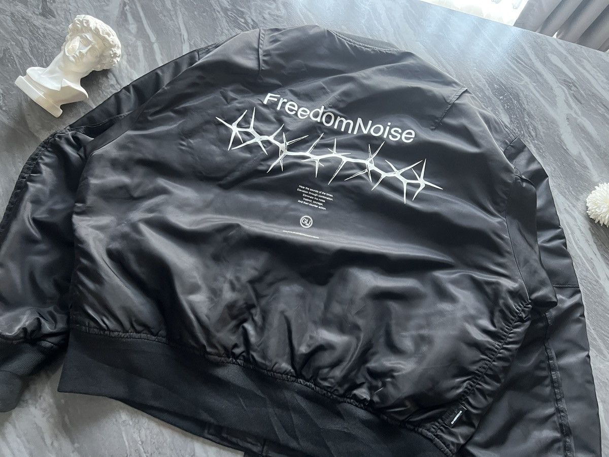 GU × Undercover Undercover x GU : Bomber Jacket Freedom Noise Size US M / EU 48-50 / 2 - 3 Thumbnail