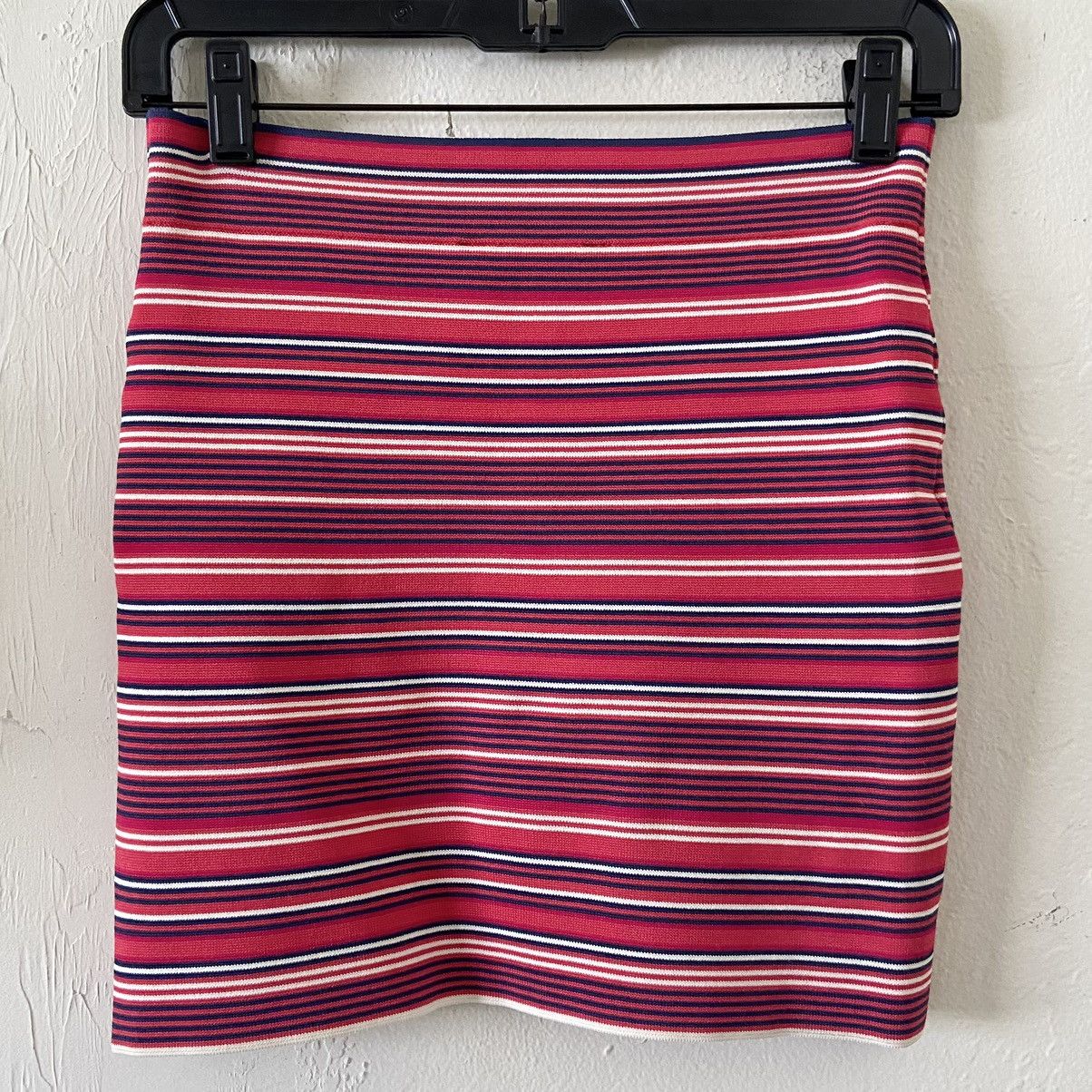 Bcbgmaxazria BCBGMaxAzria Magenta Bodycon Bandage Mini Skirt | Sm Size 26" / US 2 / IT 38 - 2 Thumbnail