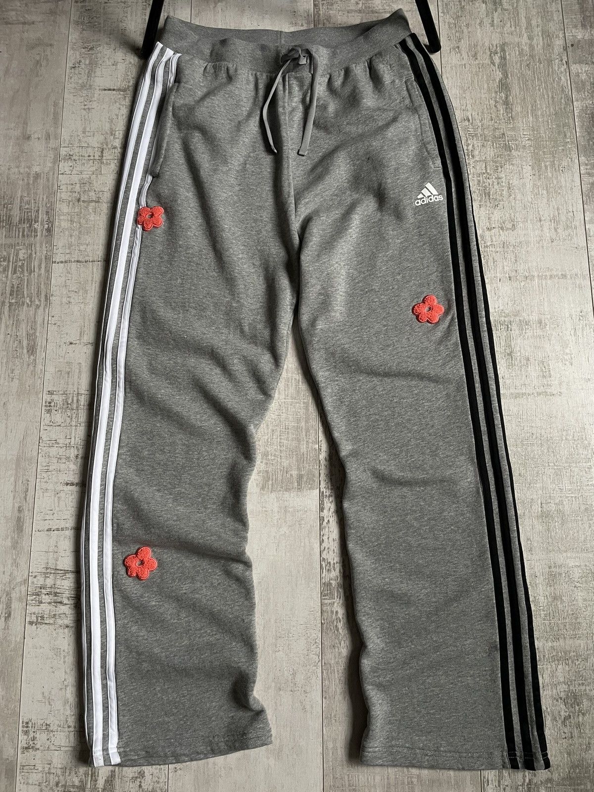 Adidas Adidas Y2K Stripes Flower Sweatpants Baggy Fit RARE Size 27" / US 4 / IT 40 - 2 Thumbnail