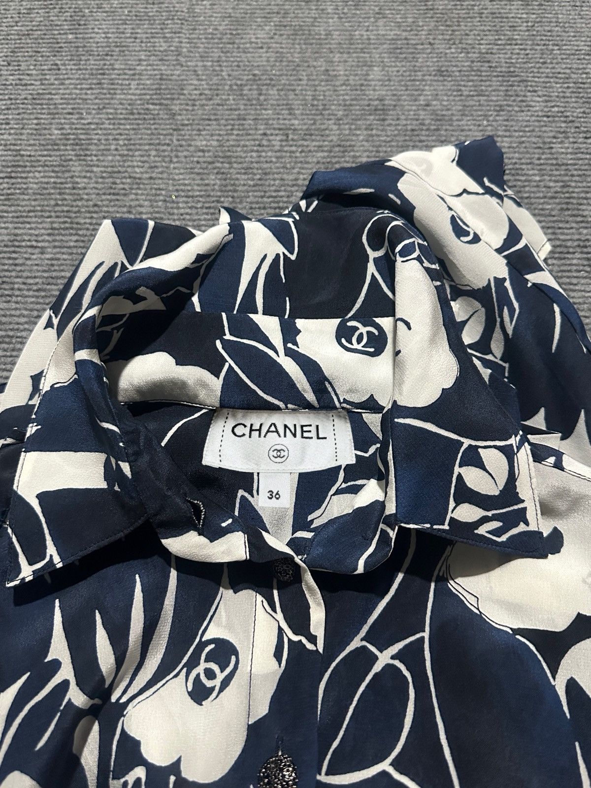 Chanel Chanel - camellia pattern silk blouse Size XS / US 0-2 / IT 36-38 - 5 Thumbnail