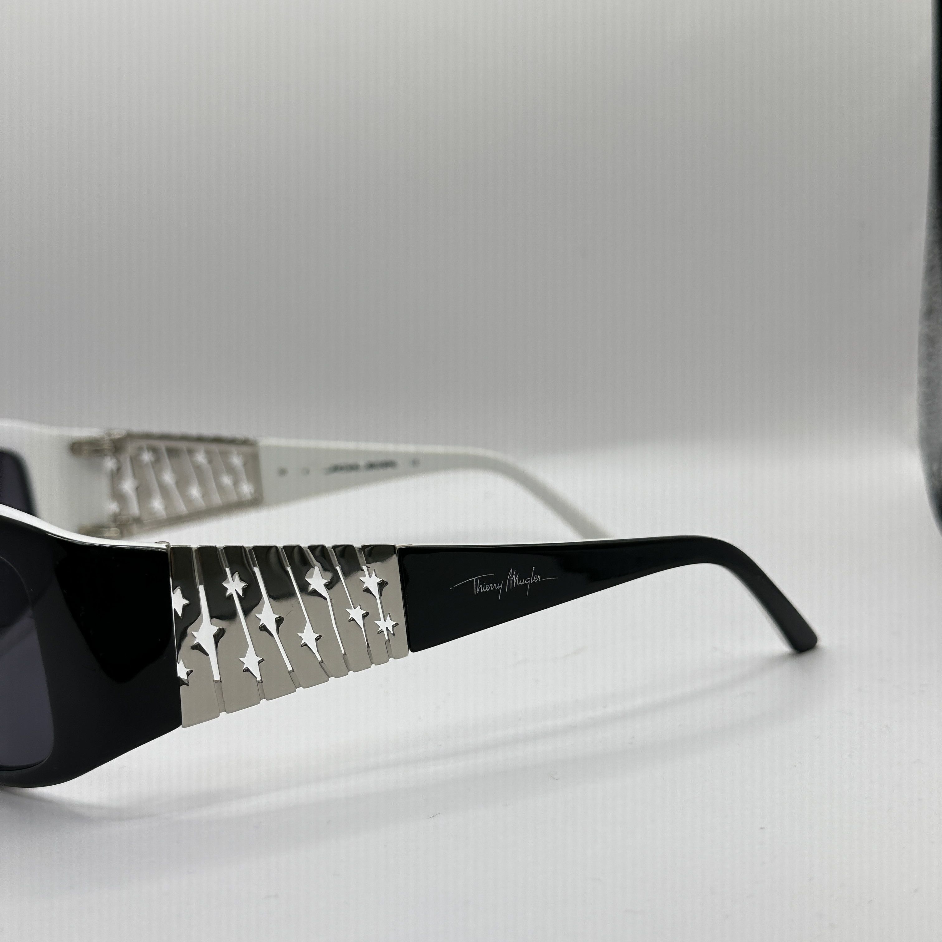 Thierry Mugler Vintage Avant Garde Thierry Mugler Stars Sunglasses Y2K Size ONE SIZE - 2 Thumbnail