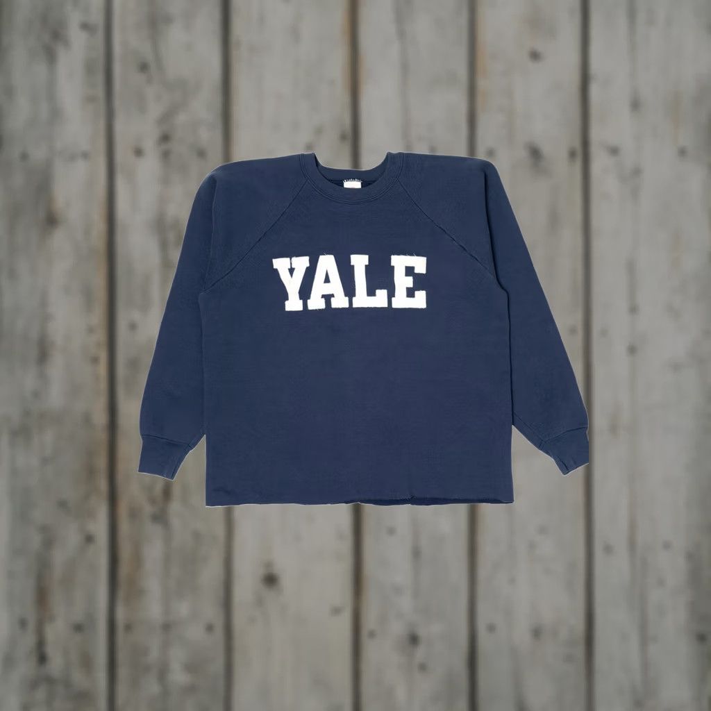 Fruit Of The Loom VINTAGE Yale University Raglan Sweatshirt Navy Blue X-Large 1990s Cut Off Size US XL / EU 56 / 4 - 1 Thumbnail