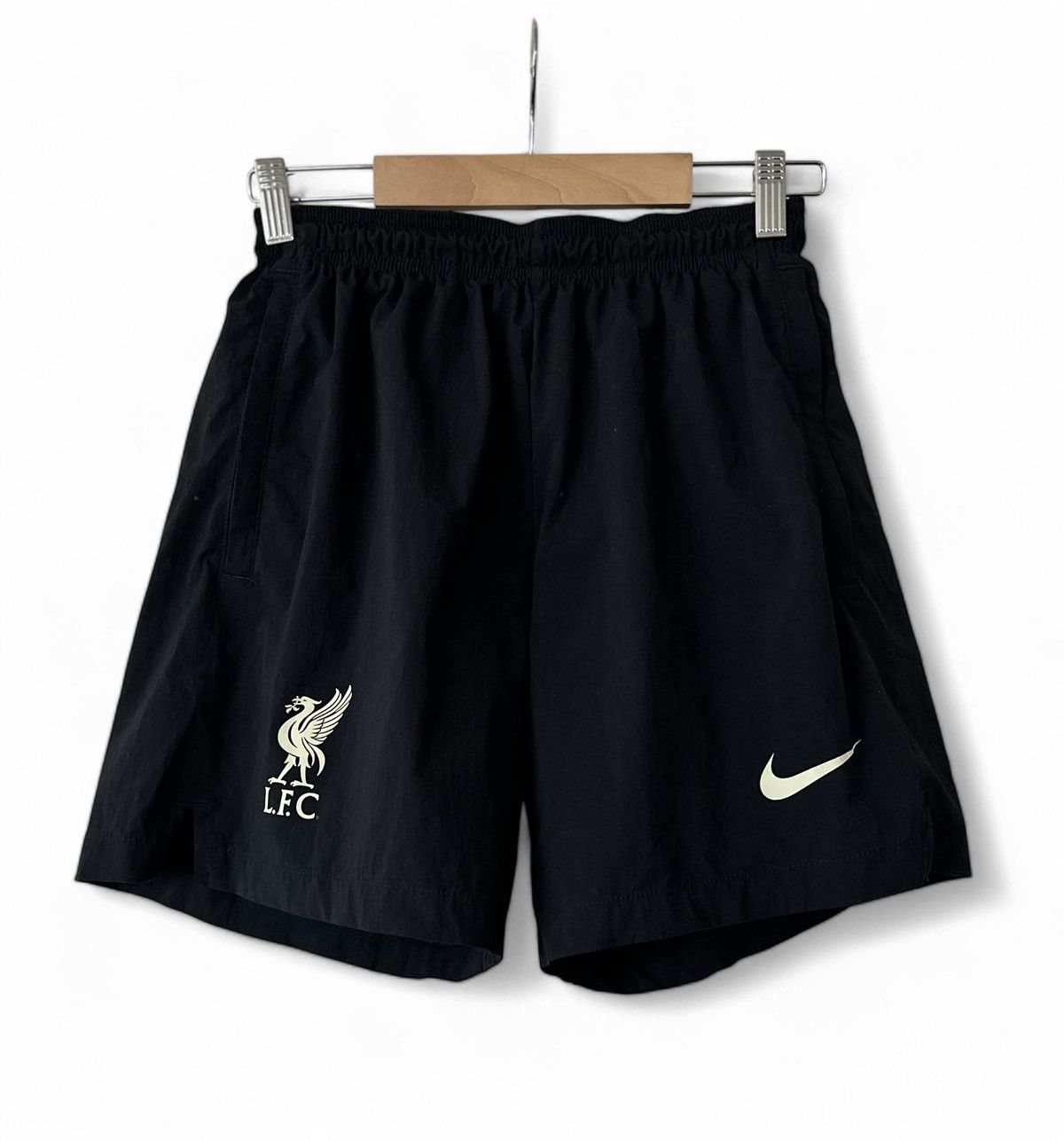 Nike Liverpool Nike Logo Zip Pockets Team Shorts Men's Size S Size US 30 / EU 46 - 1 Thumbnail