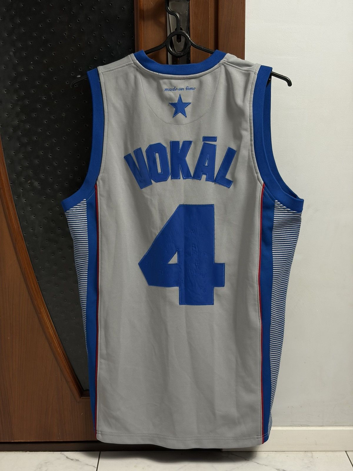 Vintage Vintage Style City of Dreams #4 Basketball Jersey Streetwear Size US L / EU 52-54 / 3 - 6 Thumbnail