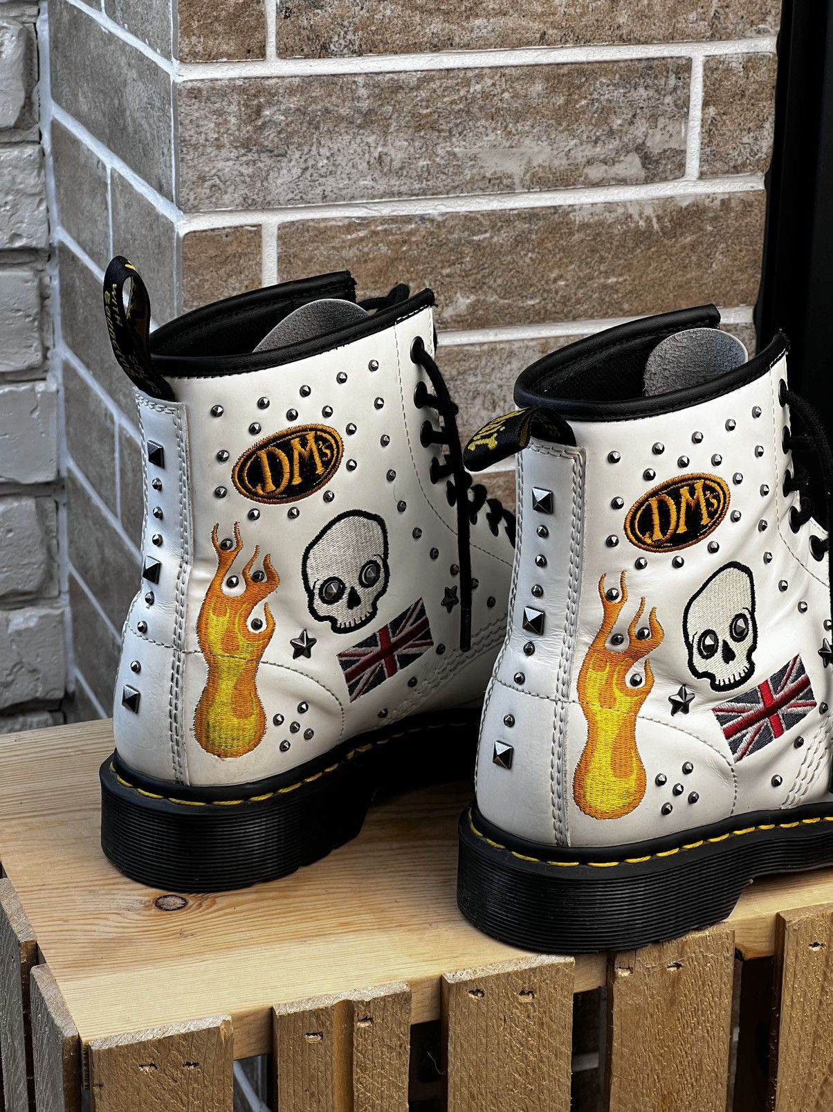 Dr. Martens Dr. Martens White Biker Smooth Boots with Studs Sculls Size US 10 / IT 40 - 4 Thumbnail