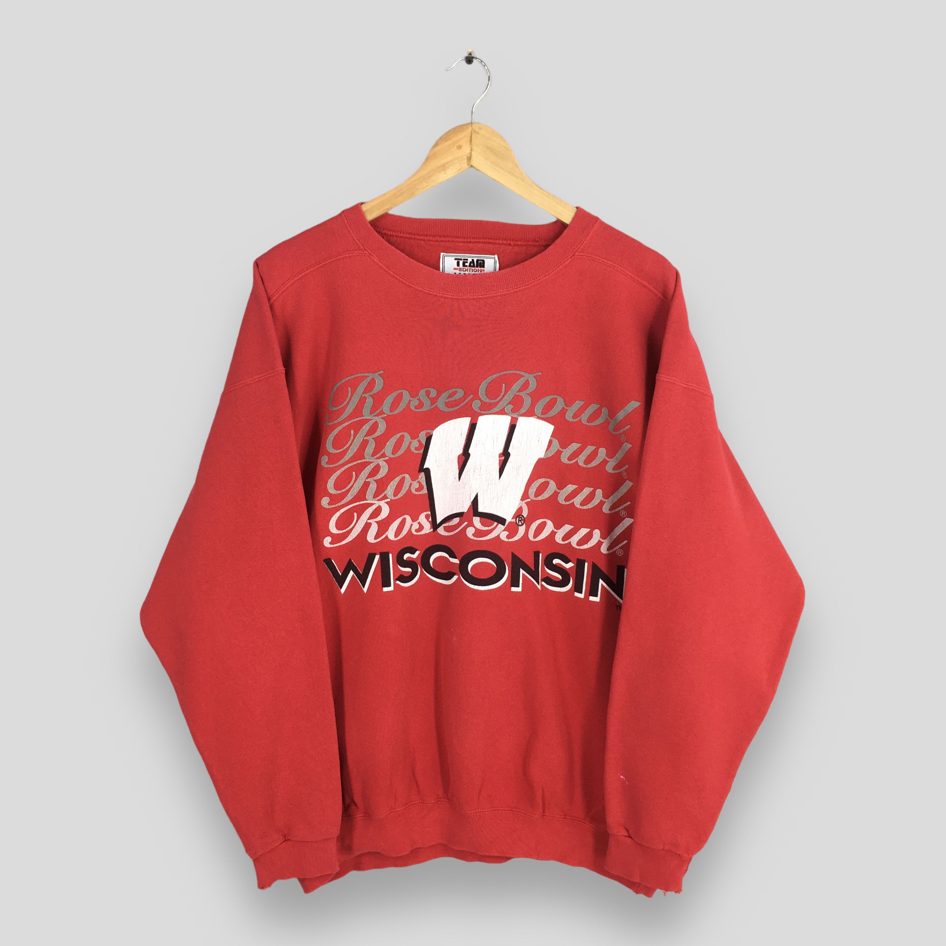 NCAA × Vintage Vintage Wisconsin Badgers Ncaa Football Sweatshirt XLarge Size US XL / EU 56 / 4 - 1 Thumbnail