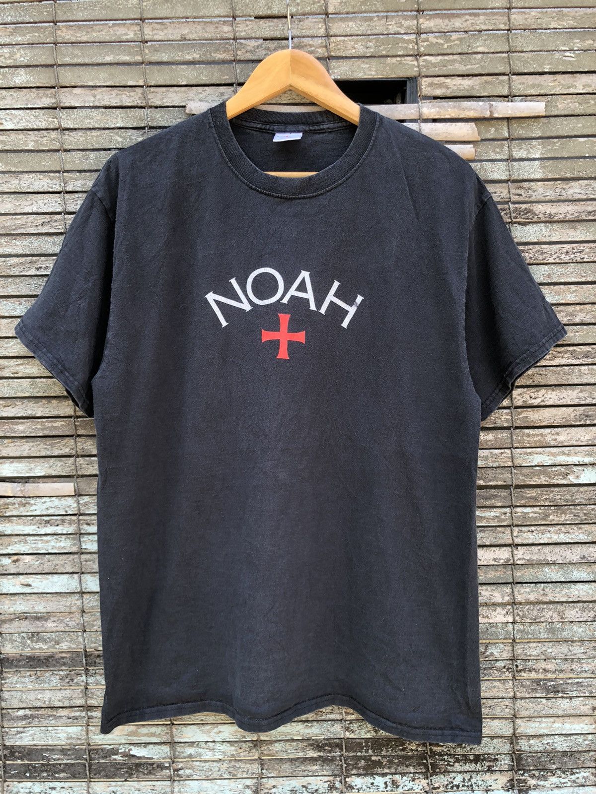 Noah Noah Cross Center Logo Tshirt Size US L / EU 52-54 / 3 - 1 Thumbnail