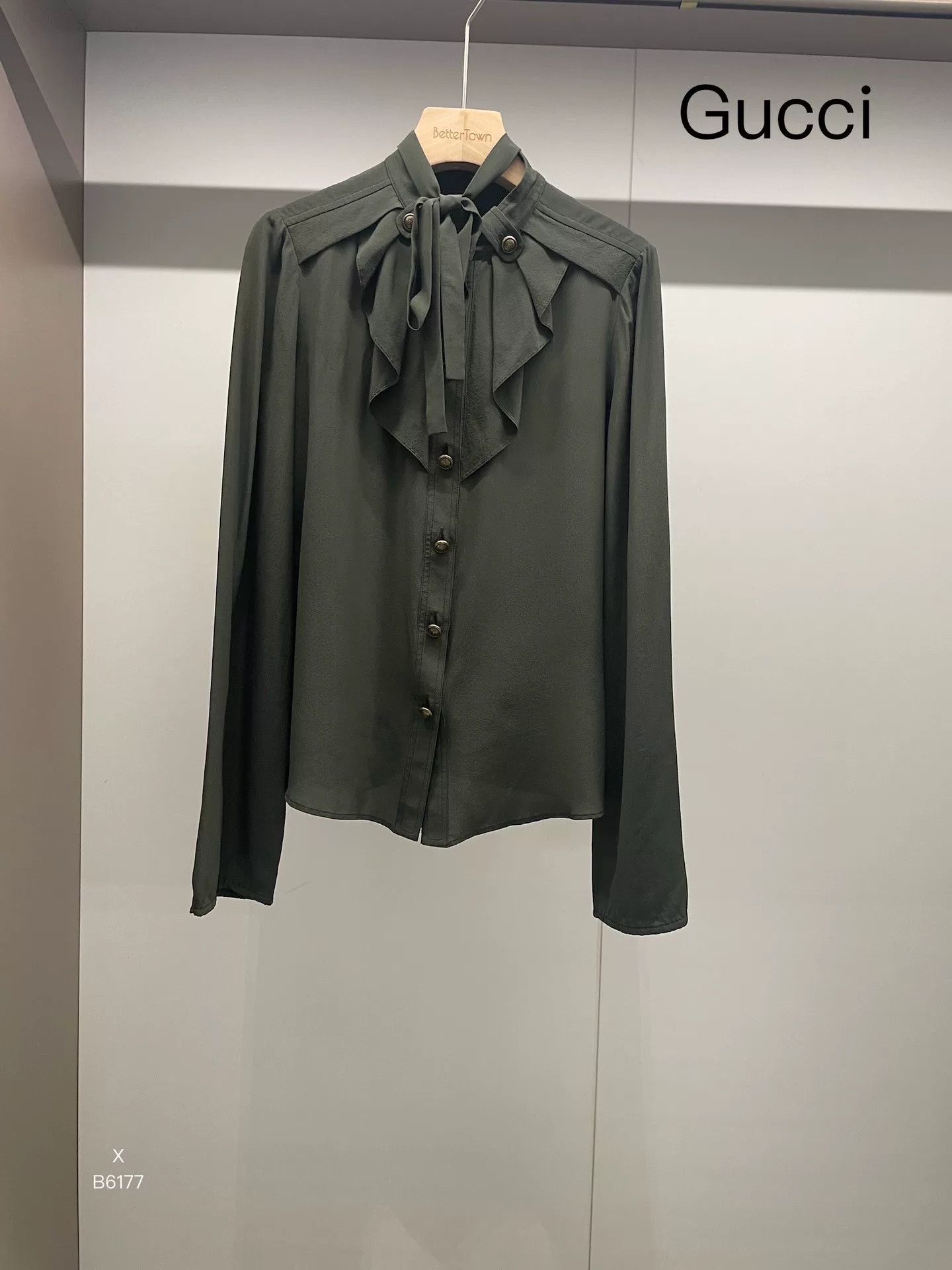Gucci Gucci Silk Knight Shirt Women's Size M / US 6-8 / IT 42-44 - 1 Thumbnail