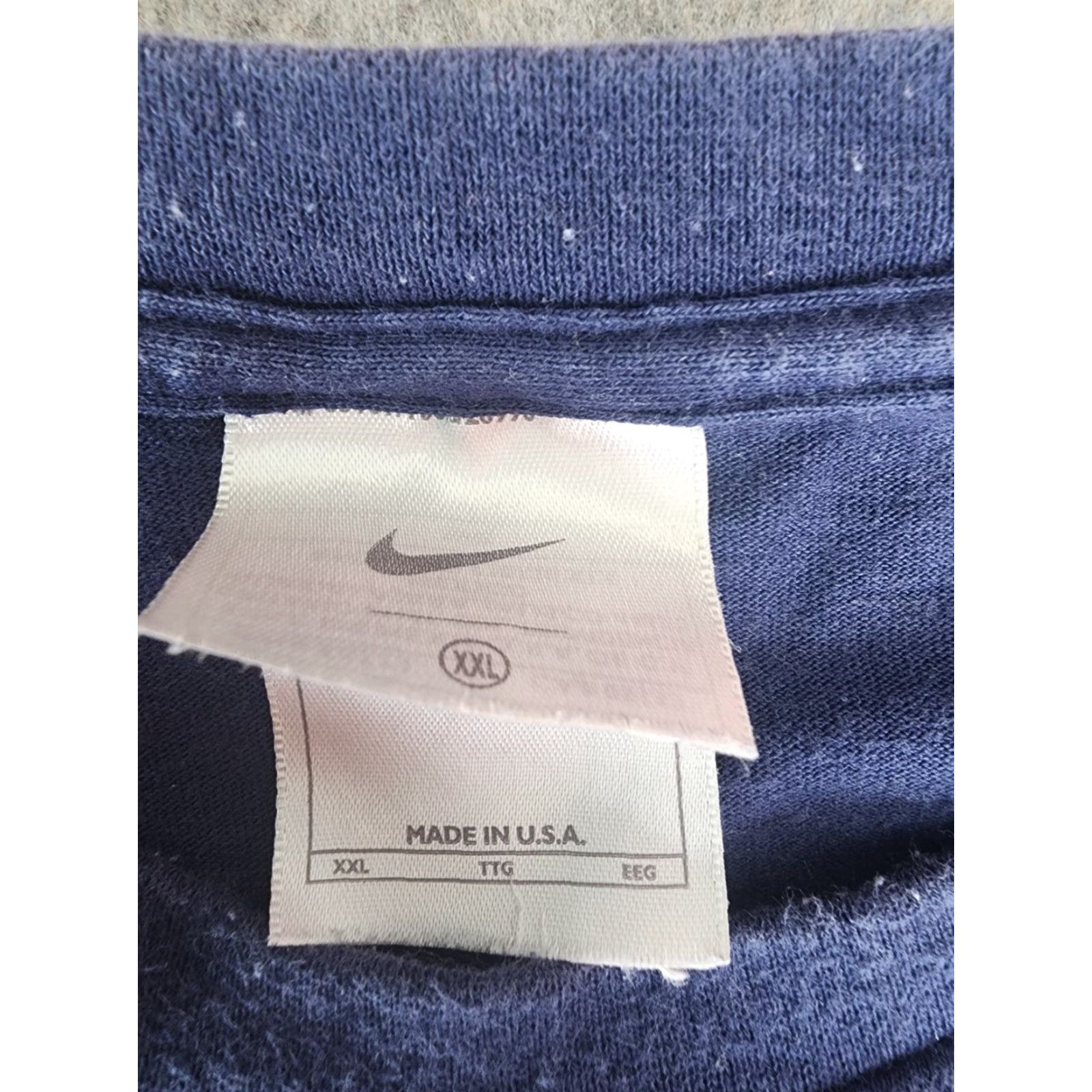 Nike VINTAGE Nike T Shirt Mens XL Just Do It Graphic Swoosh Tee Logo USA MADE 90s Navy Blue USA Mens Graphic Tee Size US XXL / EU 58 / 5 - 3 Thumbnail