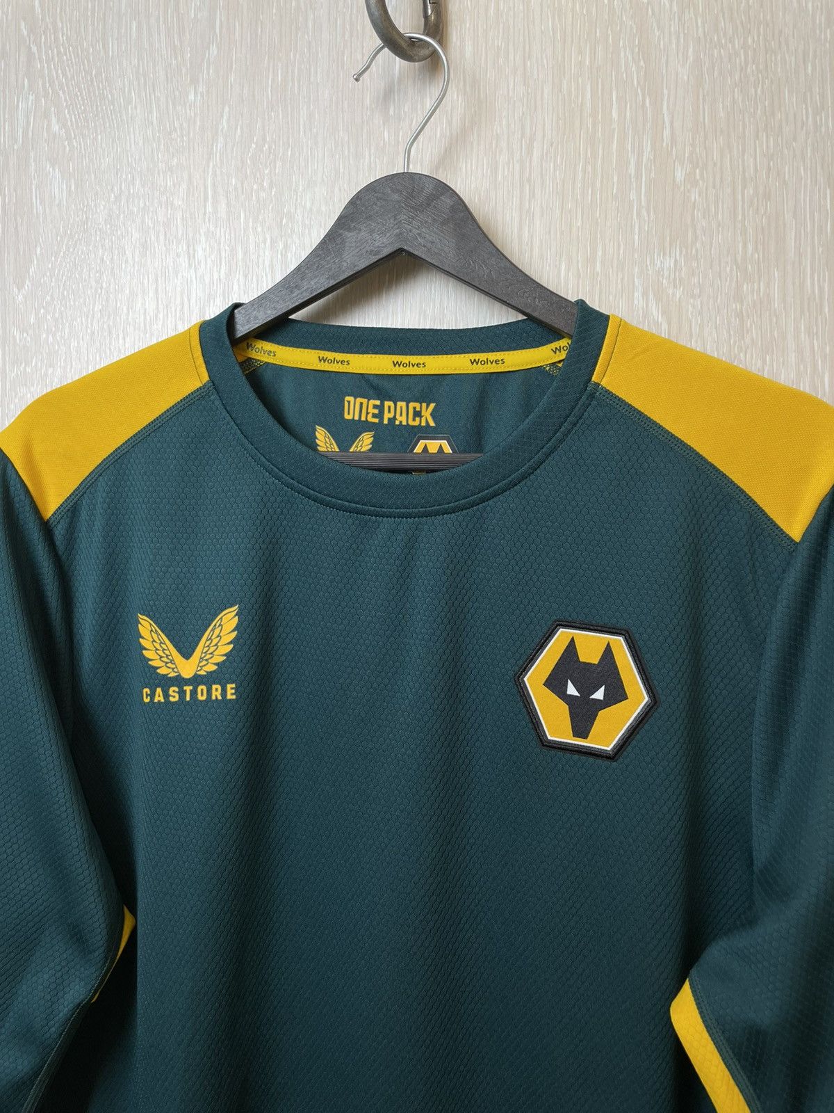 Vintage Vintage Castore FC Wolverhampton Longsleeve Jersey Shirt Size US M / EU 48-50 / 2 - 2 Thumbnail