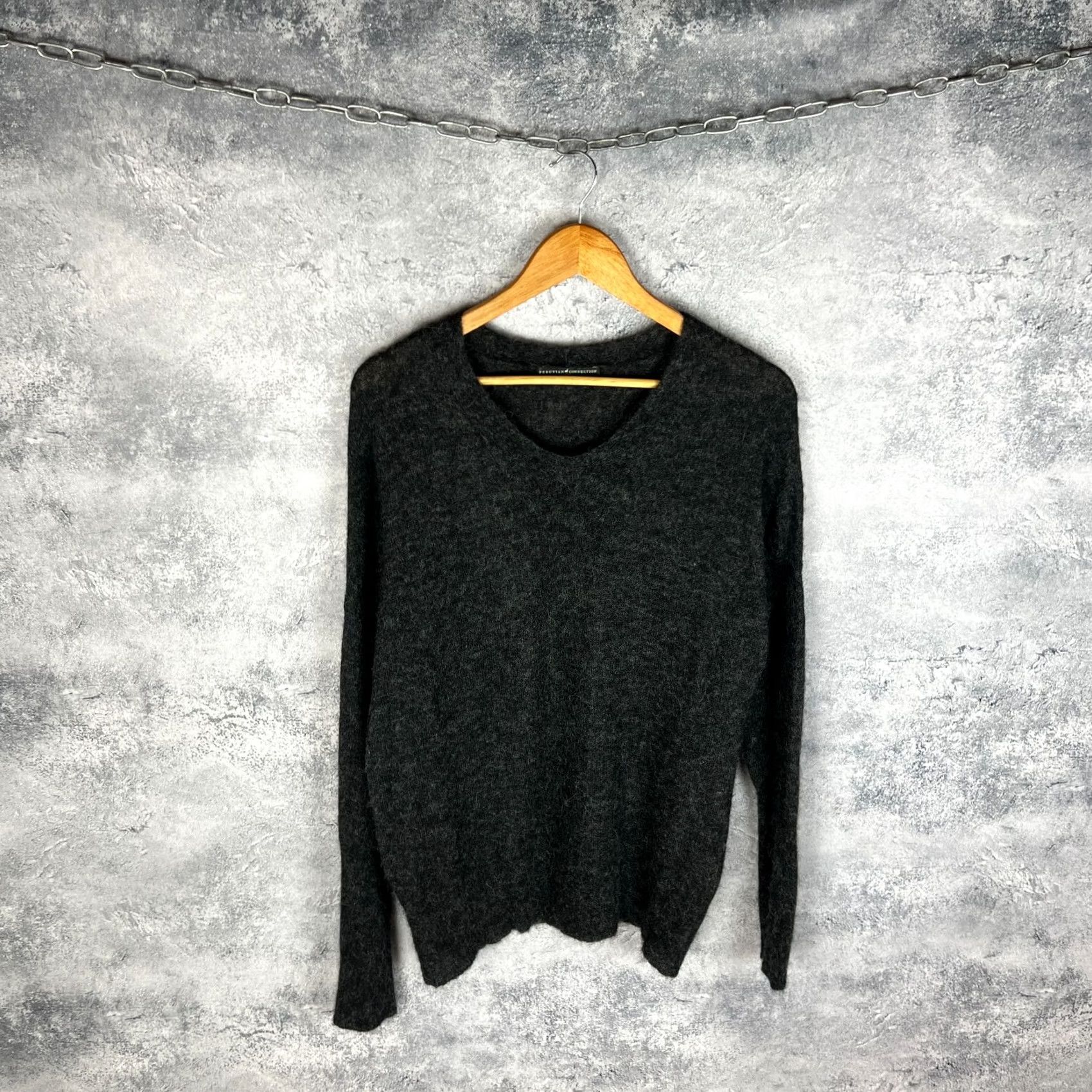 Vintage Peruvian Connection Alpaca Wool Blend Sweater Gray V-Neck Pullover Size L Womens Pullover Gray Alpaca Wool Blend V-Neck, Size L Size L / US 10 / IT 46 - 2 Thumbnail