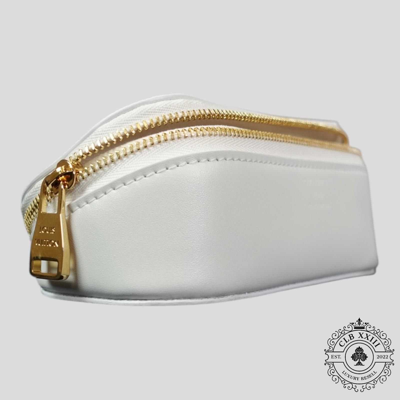 Louis Vuitton Louis Vuitton Chain Glasses in Gold Size ONE SIZE - 5 Thumbnail