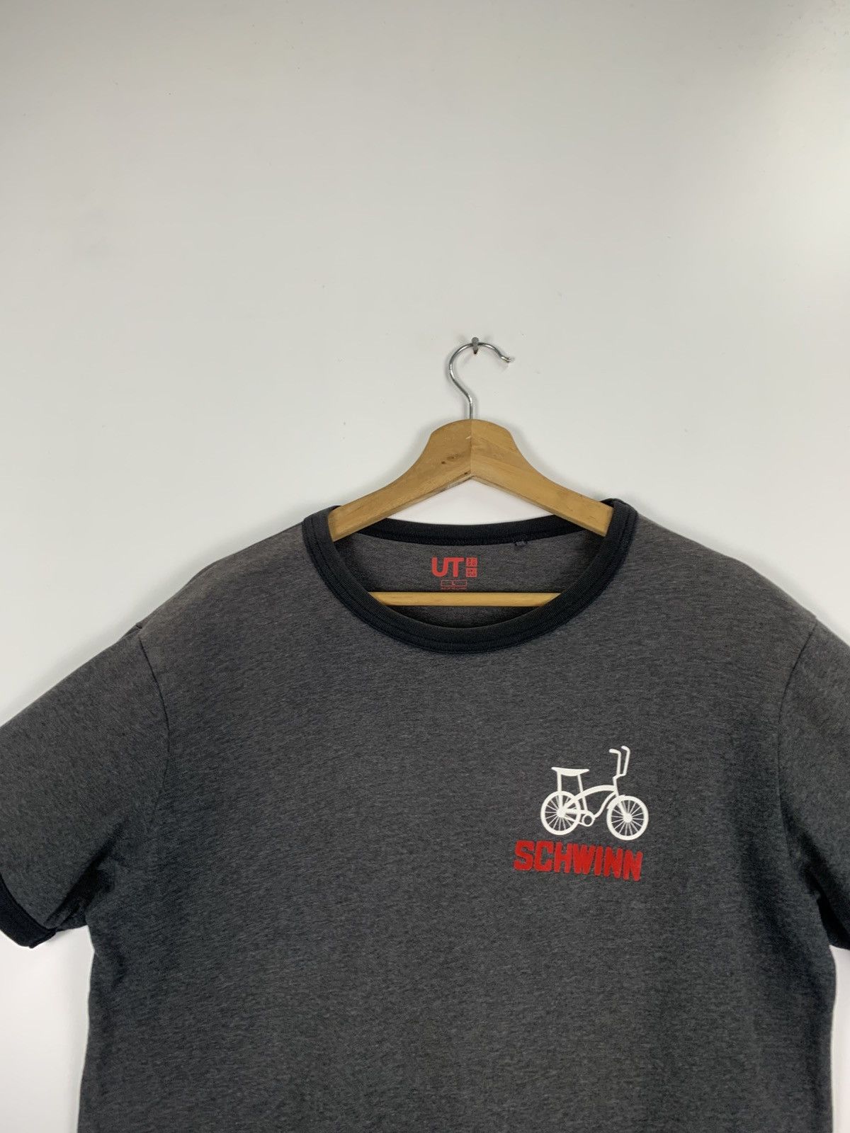 Uniqlo Chwinn Uniqlo T-Shirt Size US L / EU 52-54 / 3 - 6 Thumbnail