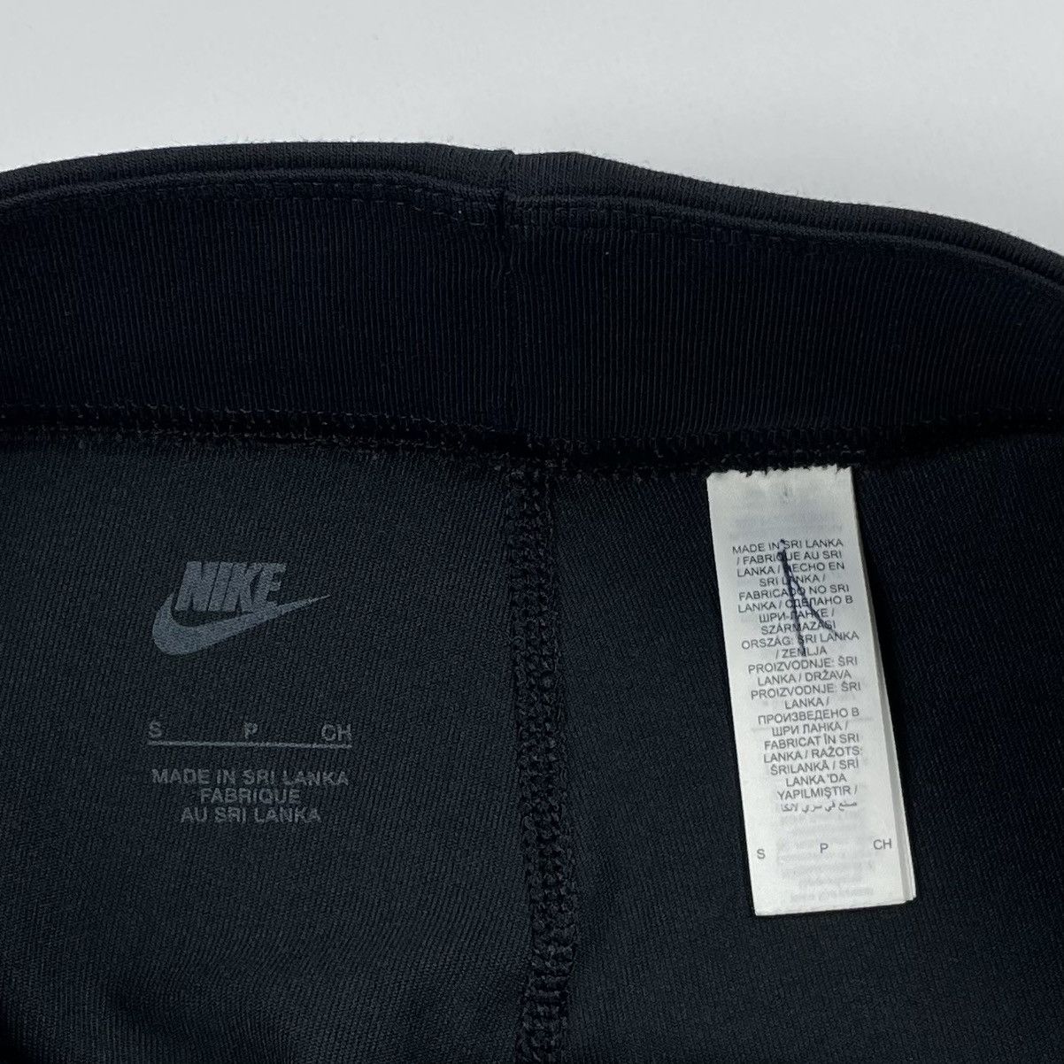 Nike Nike Women Leggings Shorts Biker Shorts Size 26" / US 2 / IT 38 - 8 Thumbnail
