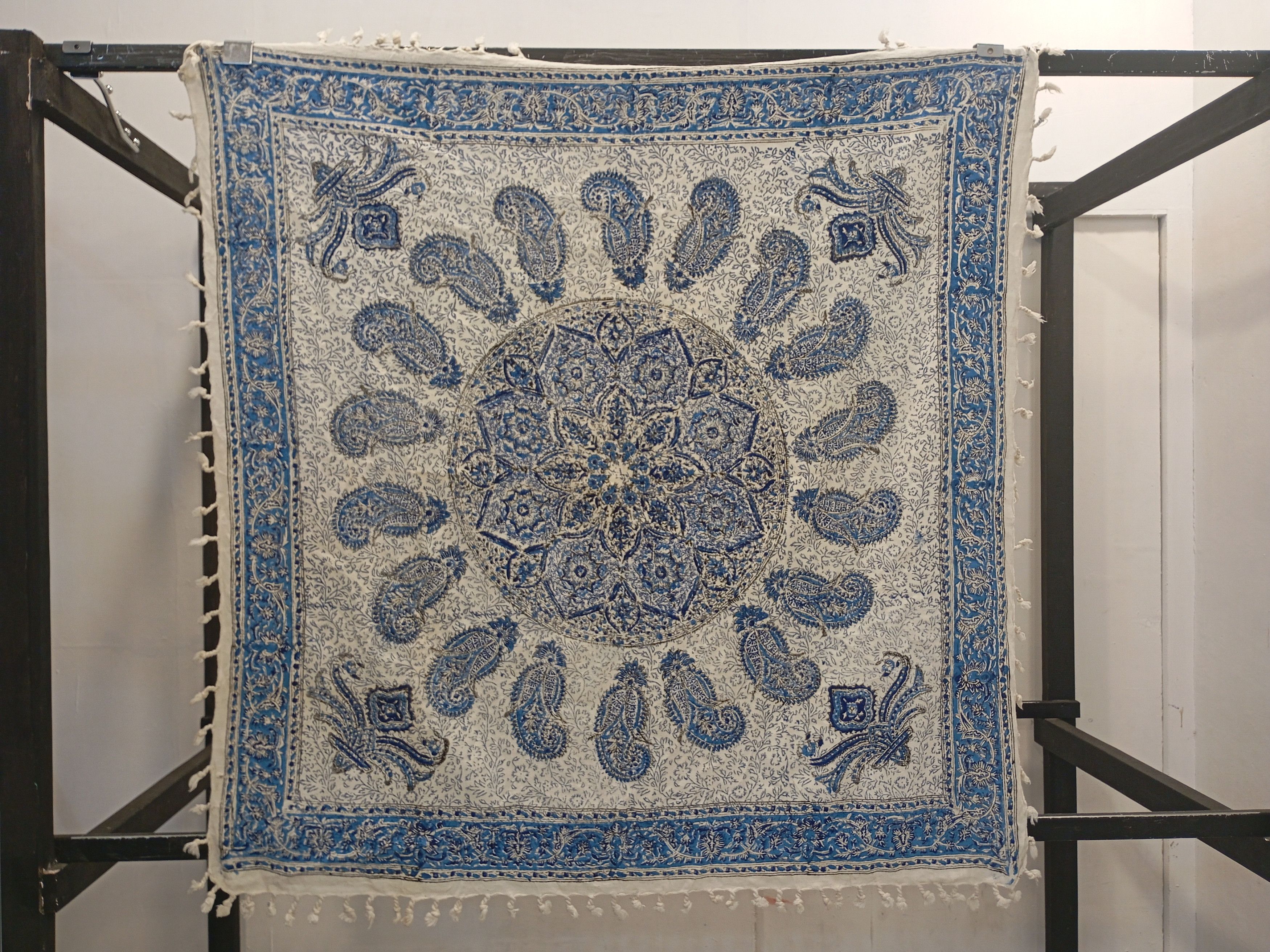 Vintage Vintage Paisley tablecloth home decor Size ONE SIZE - 1 Thumbnail