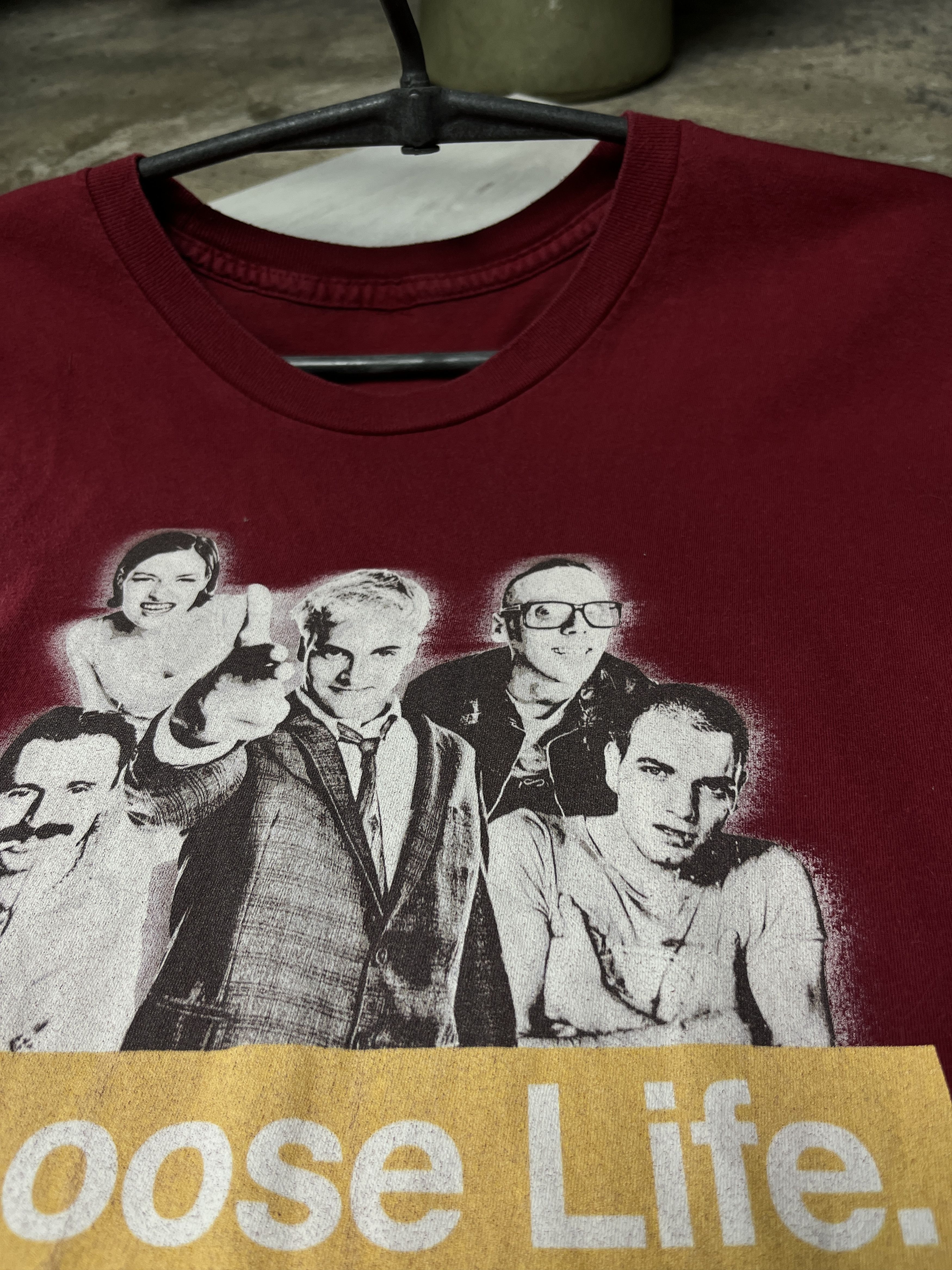 Vintage 1990s TRAINSPOTTING CHOOSE LIFE CAST PHOTO TEE - № 953 Size US M / EU 48-50 / 2 - 5 Thumbnail