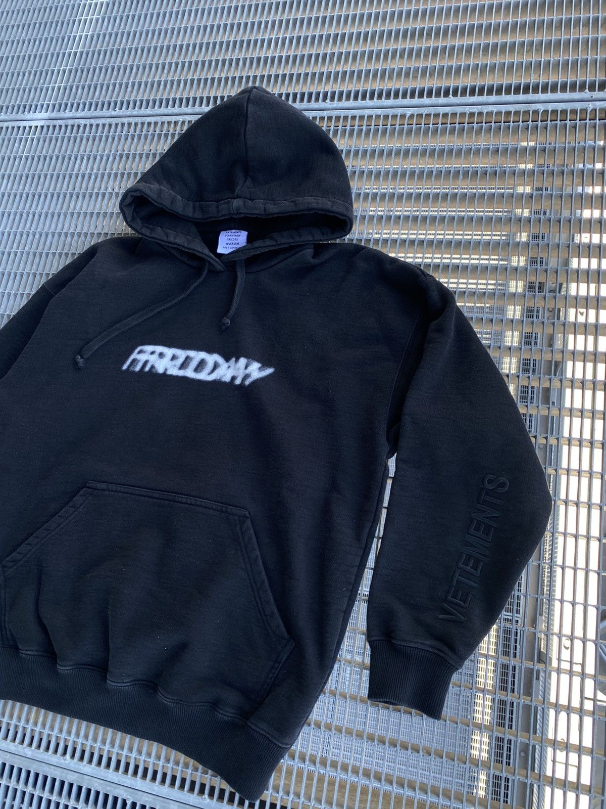 Vetements Vetements Friday Hoodie Sleeve Embroidered Logo Size US XS / EU 42 / 0 - 2 Thumbnail