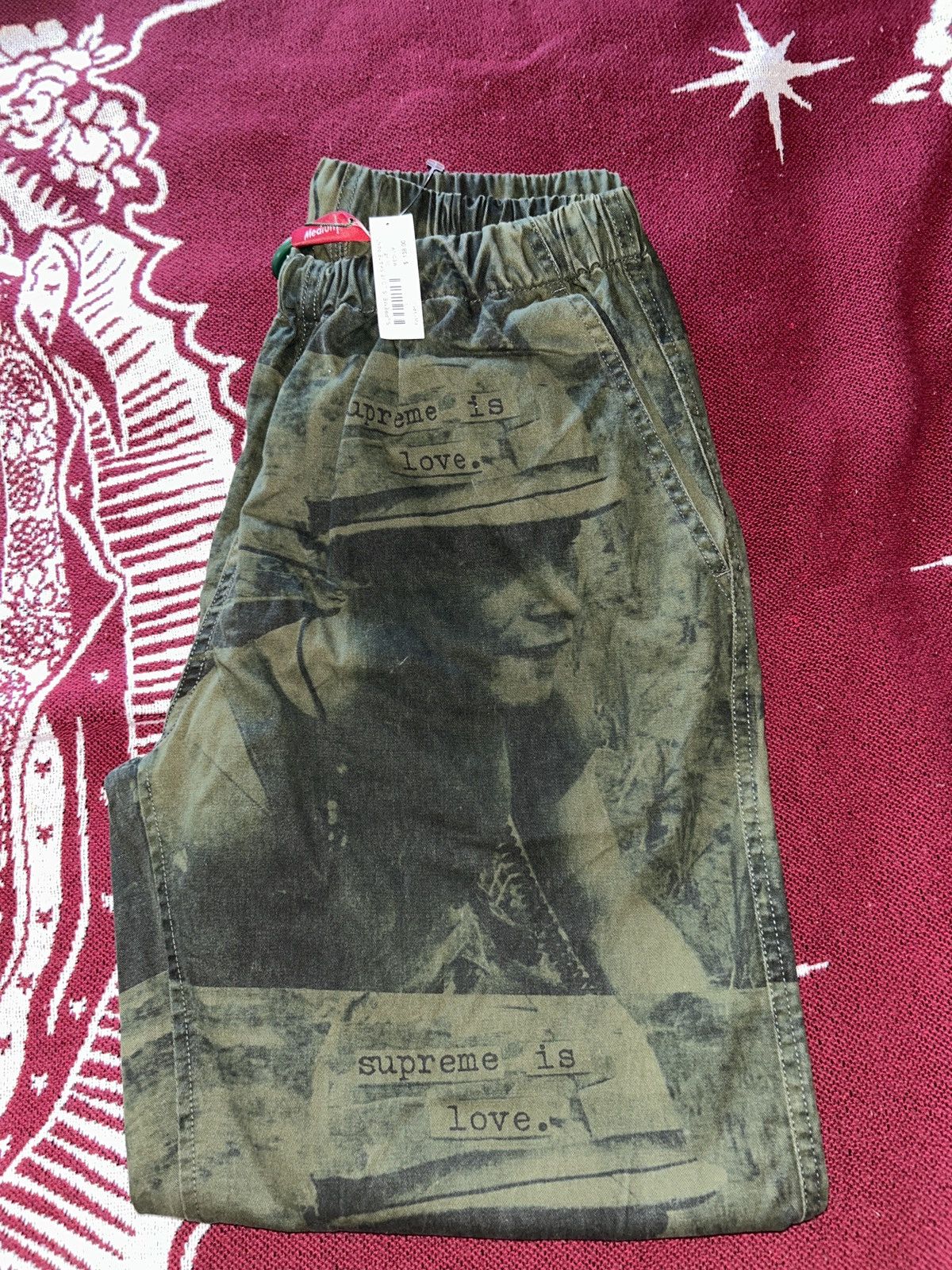 Pre-owned Is Love Skate Pants Print Olive