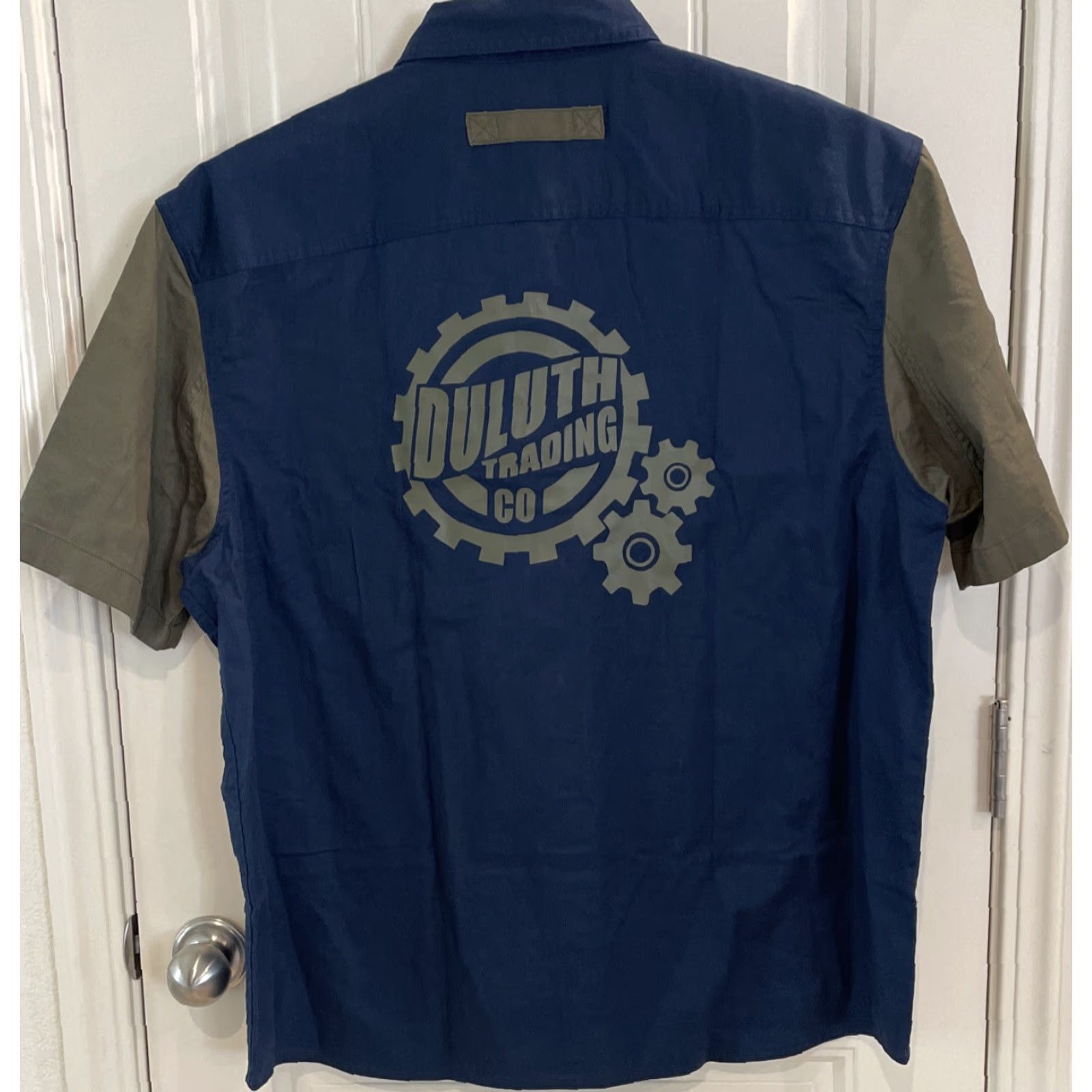CO Duluth Trading Co Work Shirt Mens L Short Sleeve Button-Up Colorblock Blue Green Casual Logo on Back Size US L / EU 52-54 / 3 - 2 Thumbnail