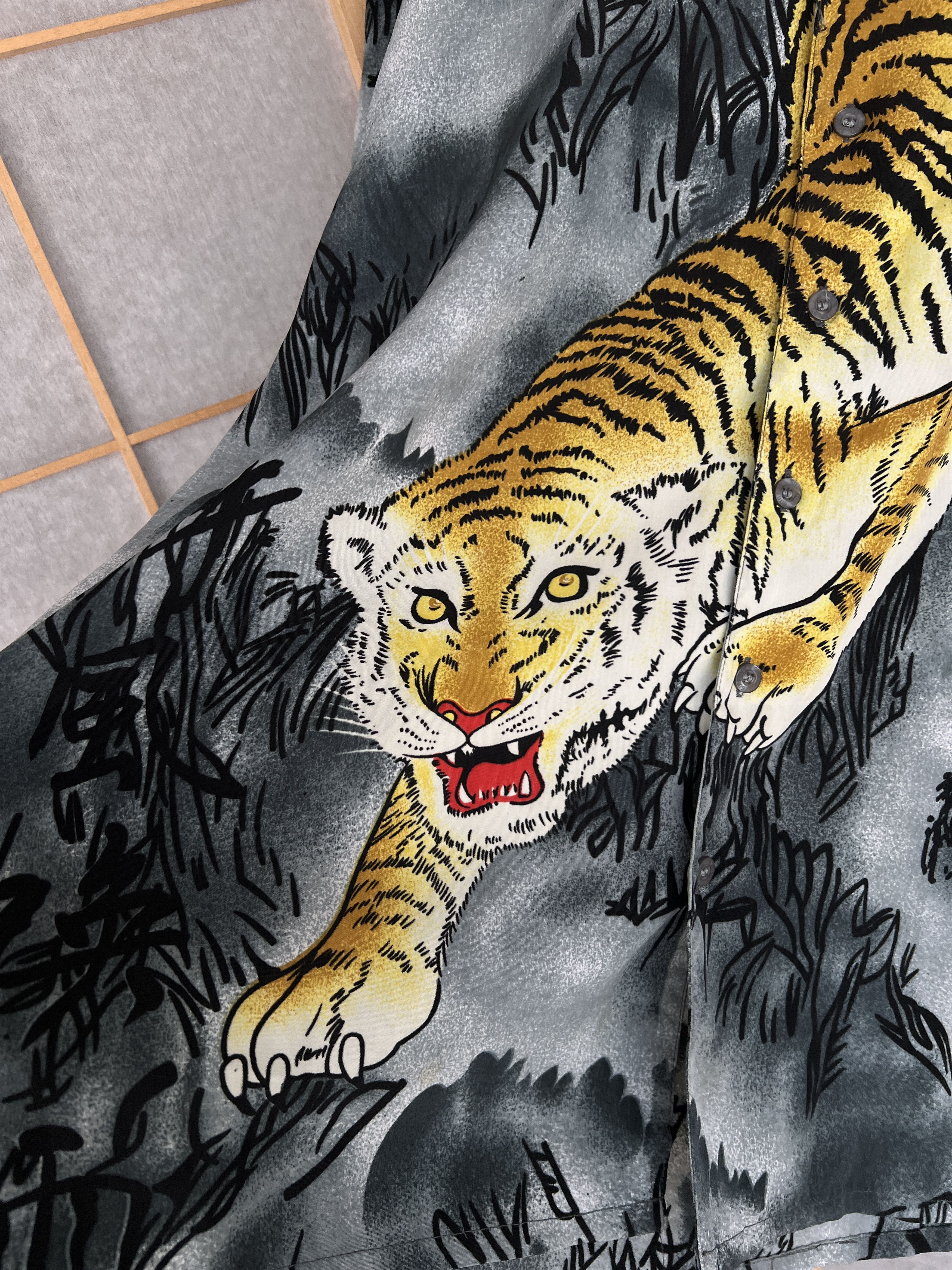 Japanese Brand Crazy! Japanese tiger vintage 2000s Hawaiian shirt printed Size US L / EU 52-54 / 3 - 4 Thumbnail