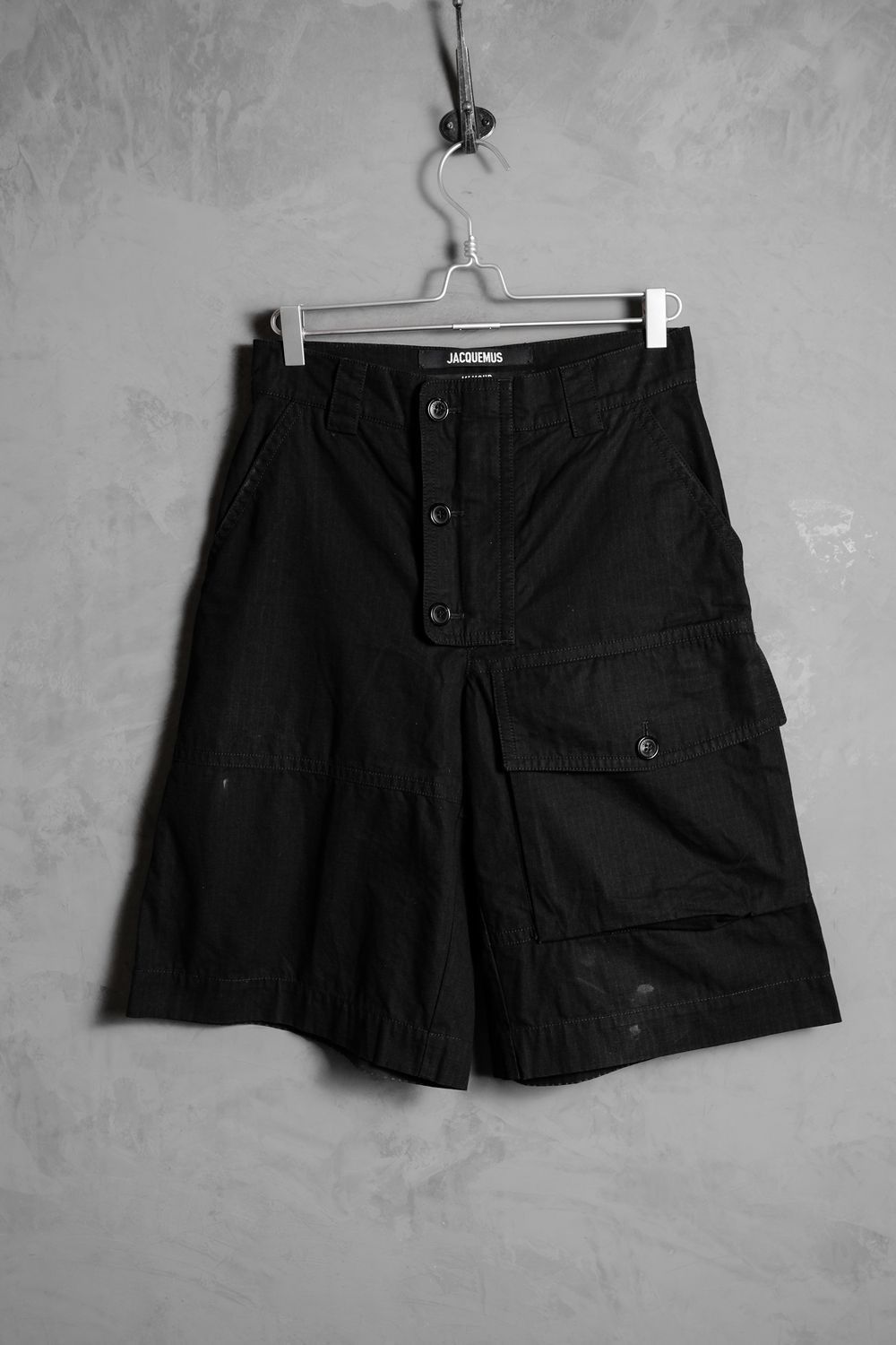 Jacquemus Jacquemus 'Le Short Laurier' Shorts black Size US 28 / EU 44 - 2 Thumbnail