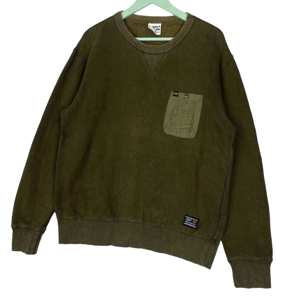 Alpha Industries × Vintage Vintage Alpha Industries Crewneck Sweatshirt Green Size L Size US L / EU 52-54 / 3 - 3 Thumbnail